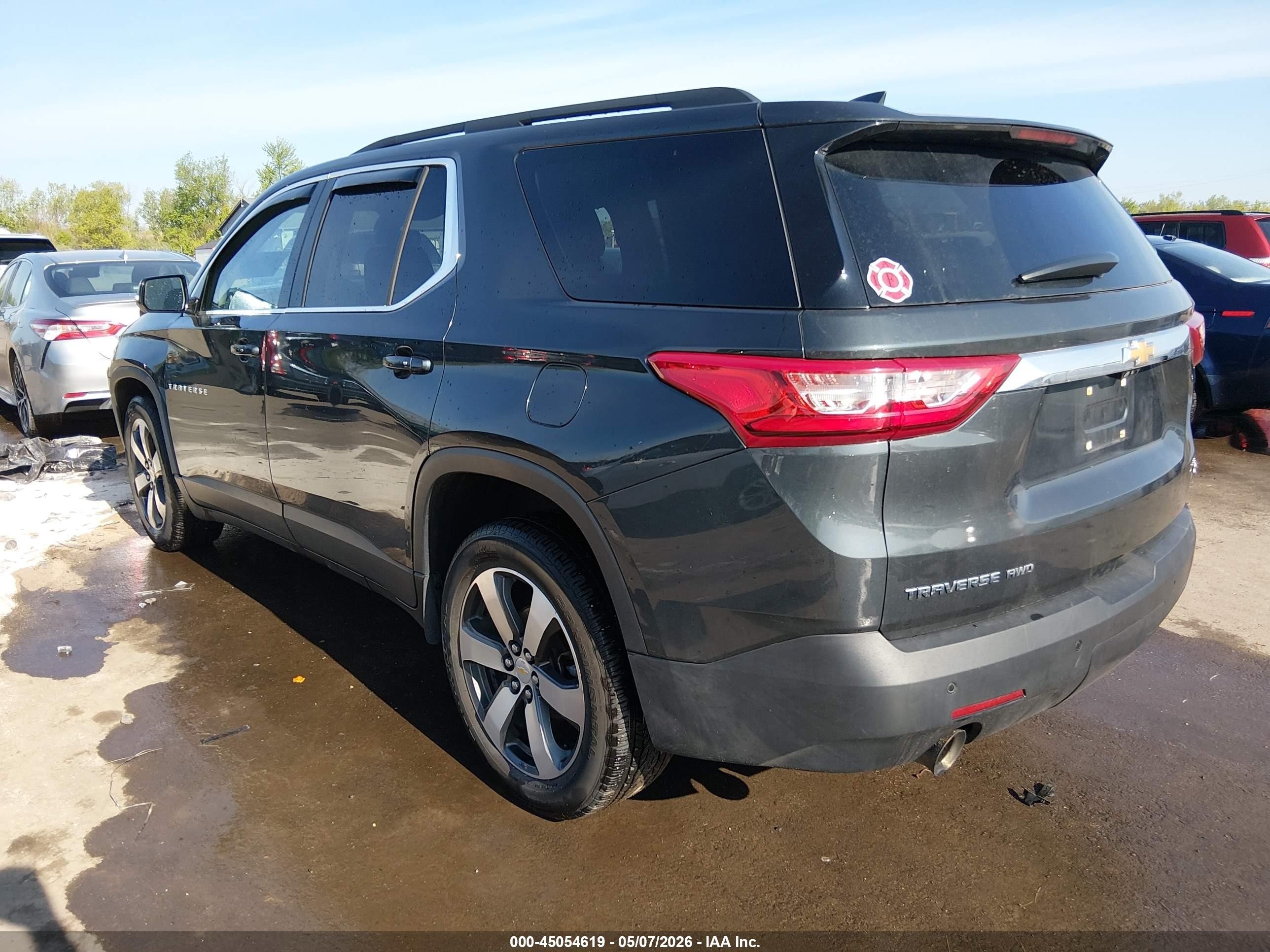 2020 Chevrolet Traverse VIN 1GNEVHKW1LJ152513 IAAI salvage auction — Side, Salvage (Ohio), sold $3,100 on 2026-07-11 (photo 3)