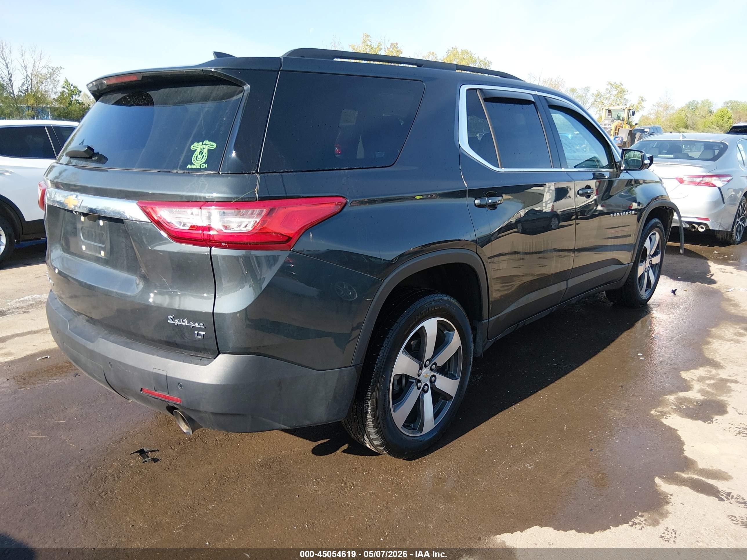2020 Chevrolet Traverse VIN 1GNEVHKW1LJ152513 IAAI salvage auction — Side, Salvage (Ohio), sold $3,100 on 2026-07-11 (photo 4)