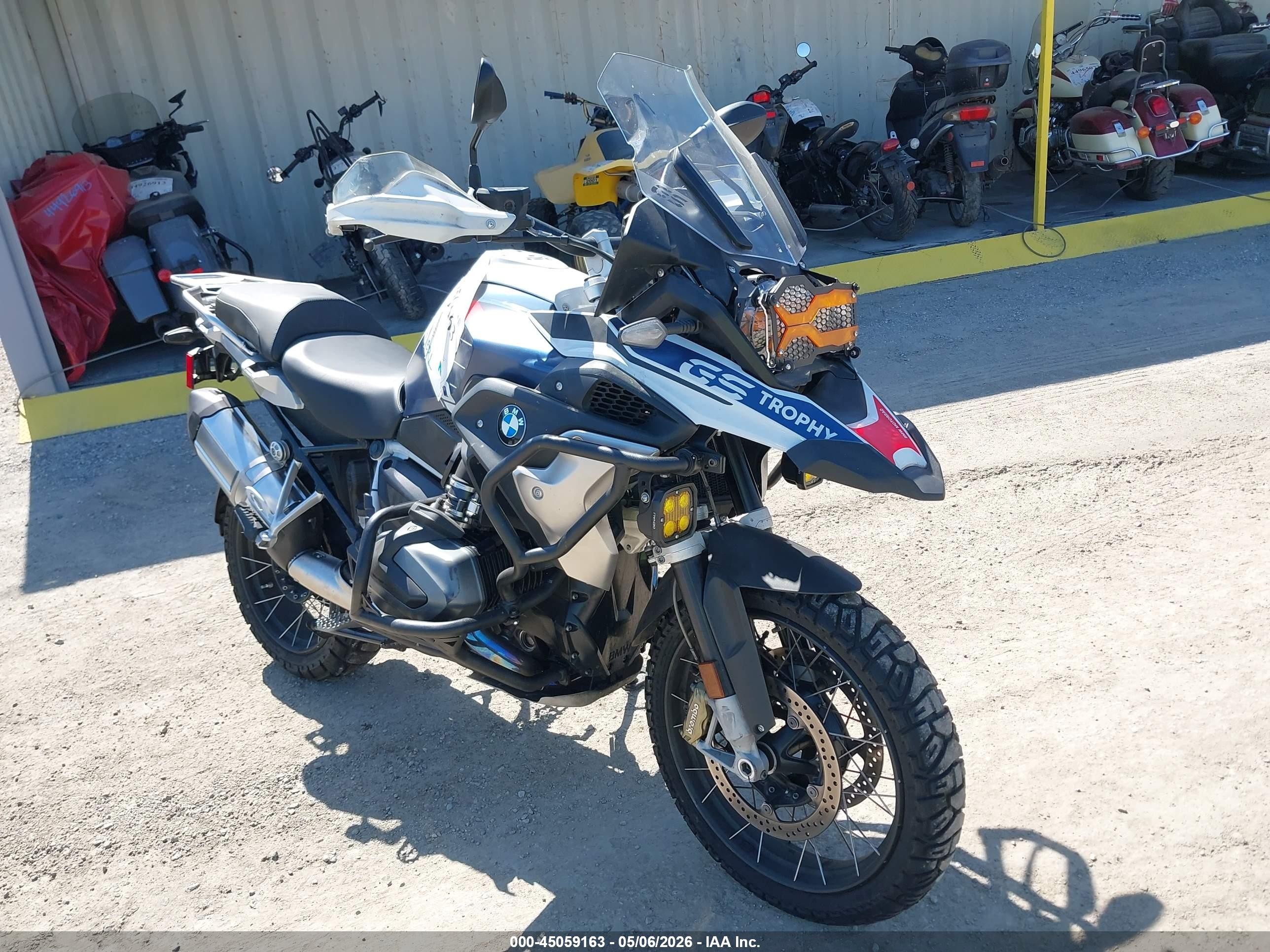 2023 BMW R 1250 VIN WB10M0306P6G41998 — IAAI salvage auction photo