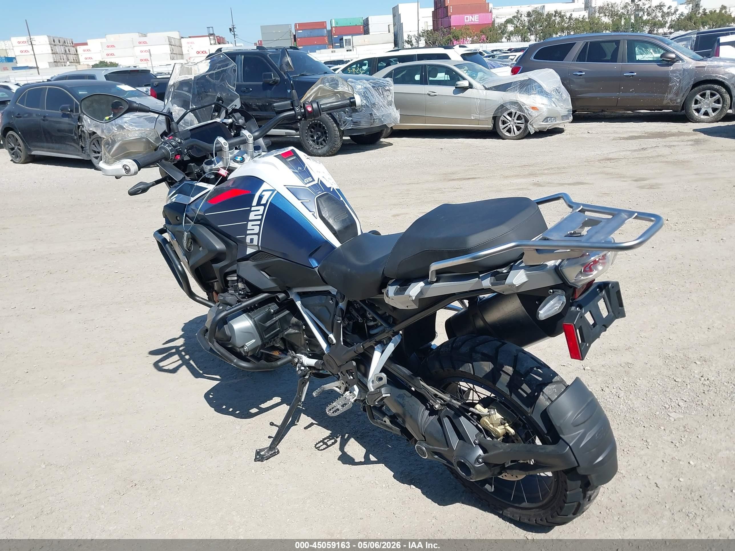 2023 BMW R 1250 VIN WB10M0306P6G41998 IAAI salvage auction — Side, Salvage (California), sold $9,300 on 2026-05-20 (photo 3)