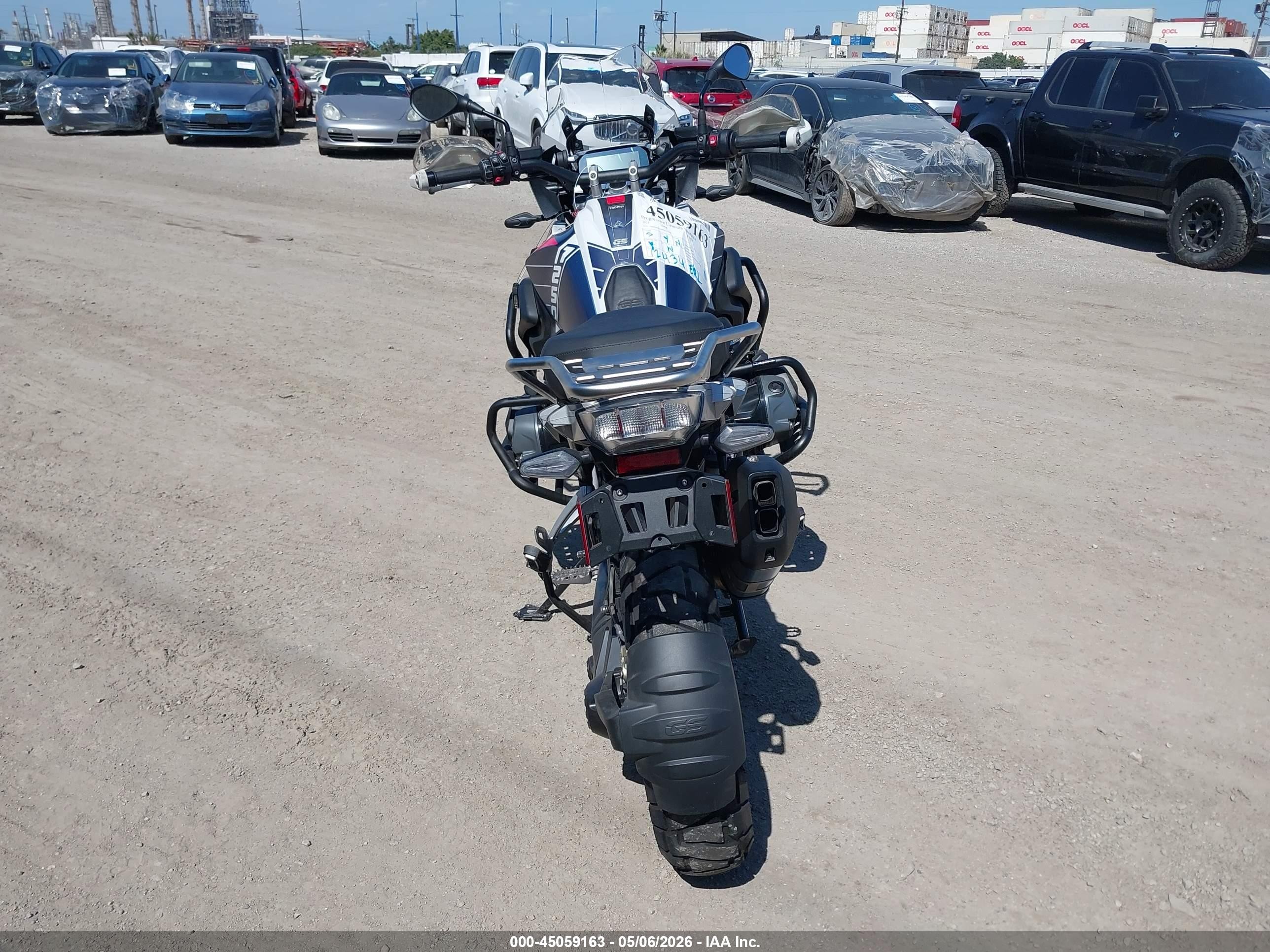 2023 BMW R 1250 VIN WB10M0306P6G41998 IAAI salvage auction — Side, Salvage (California), sold $9,300 on 2026-05-20 (photo 6)