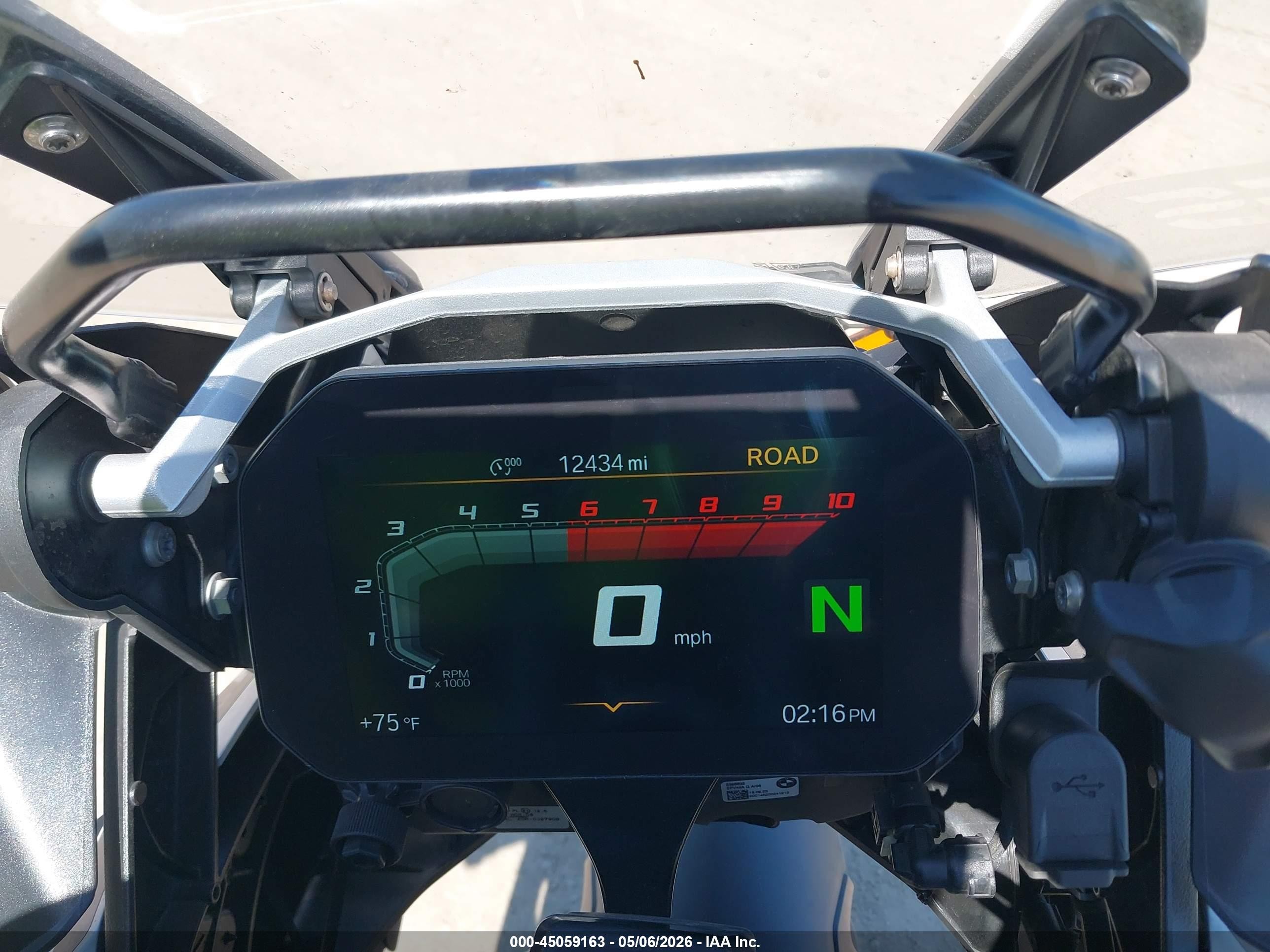 2023 BMW R 1250 VIN WB10M0306P6G41998 IAAI salvage auction — Side, Salvage (California), sold $9,300 on 2026-05-20 (photo 7)