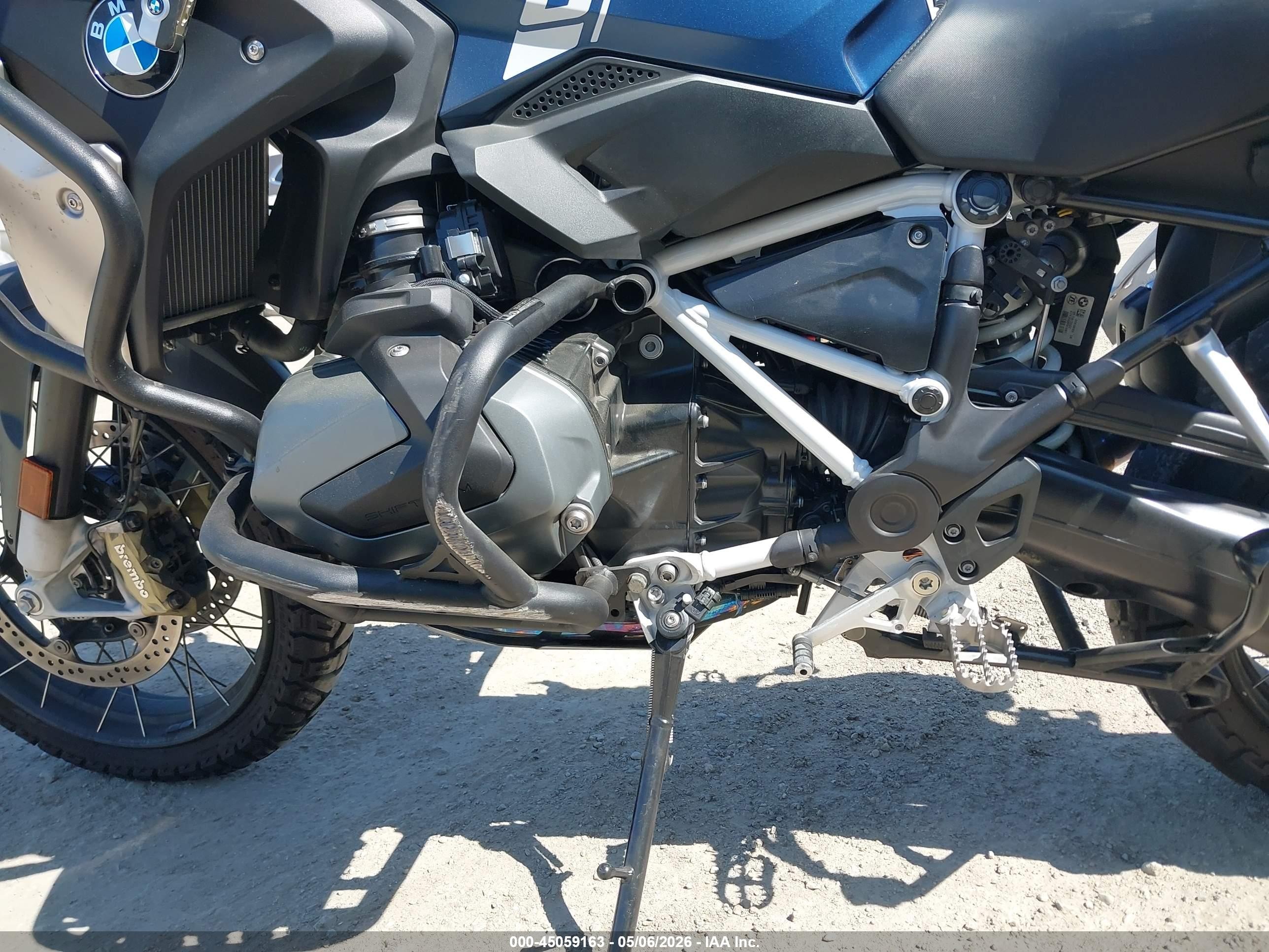 2023 BMW R 1250 VIN WB10M0306P6G41998 IAAI salvage auction — Side, Salvage (California), sold $9,300 on 2026-05-20 (photo 9)