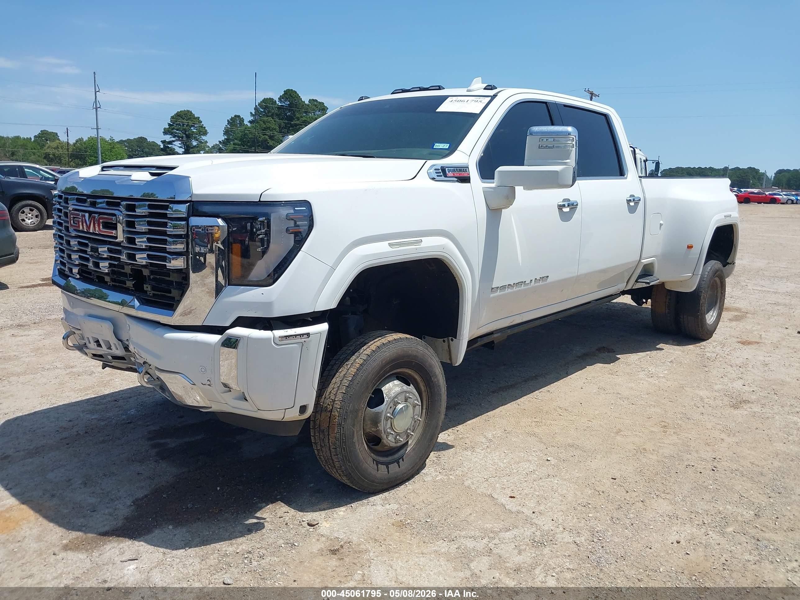 2025 GMC Sierra 3500 HD VIN 1GT4UWEYXSF275642 IAAI salvage auction — Front End, Salvage (Texas), sold $31,000 on 2026-07-10 (photo 2)