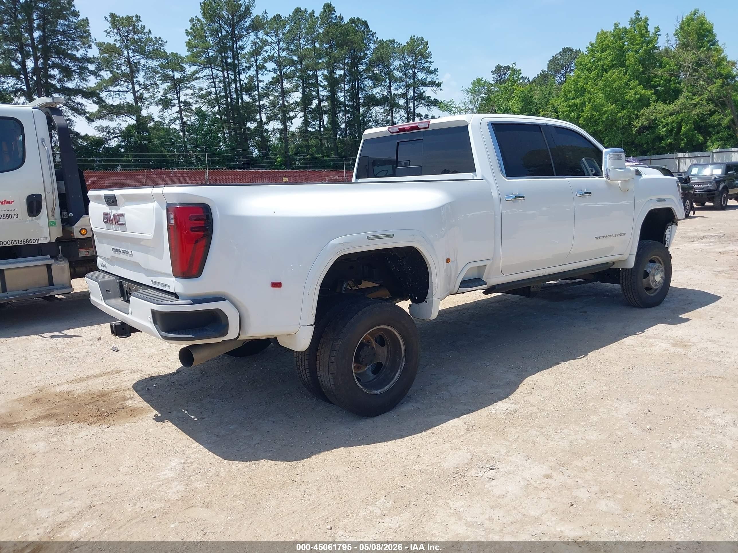 2025 GMC Sierra 3500 HD VIN 1GT4UWEYXSF275642 IAAI salvage auction — Front End, Salvage (Texas), sold $31,000 on 2026-07-10 (photo 4)