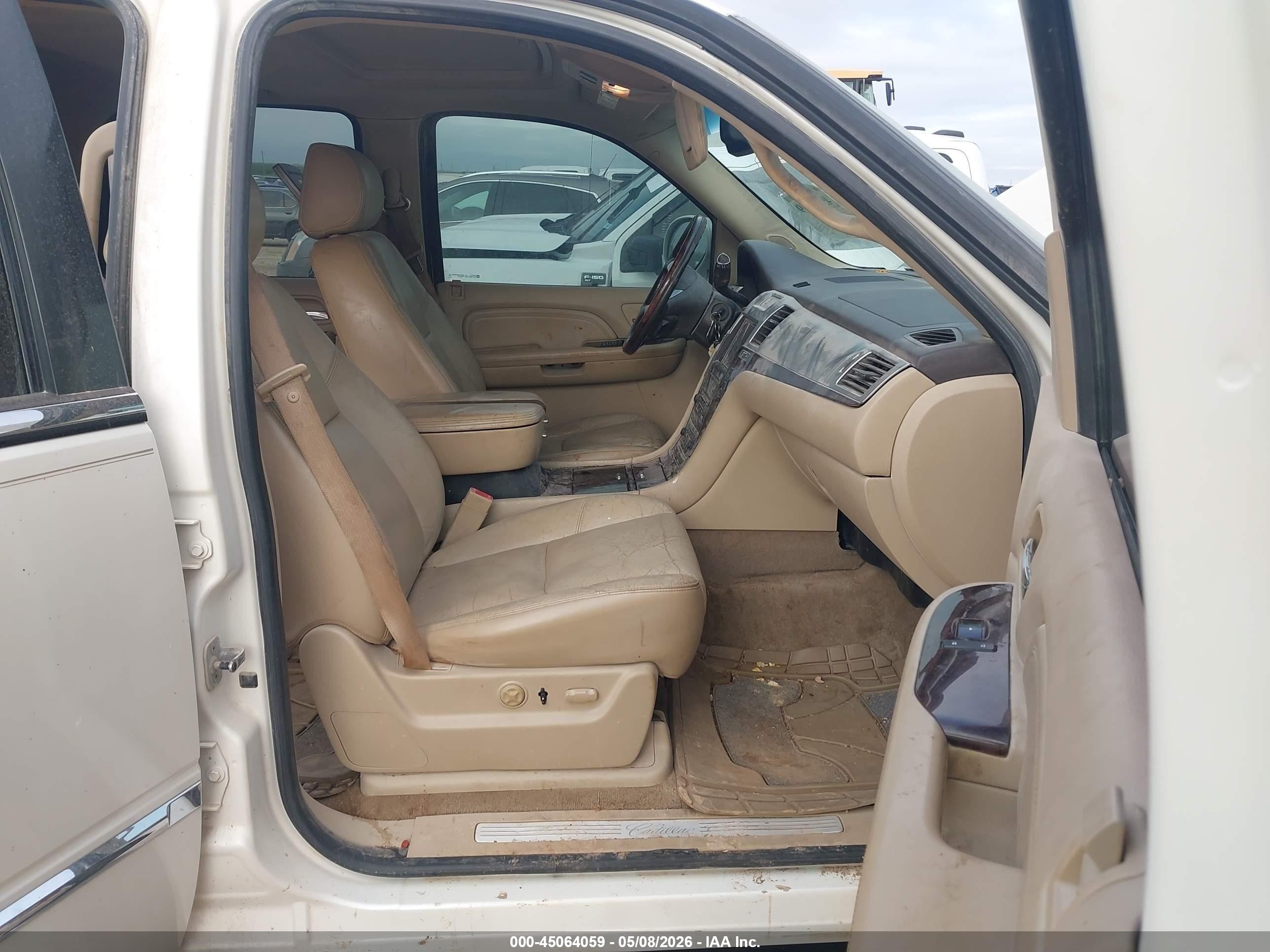 2009 Cadillac Escalade VIN 1GYFC23299R105438 IAAI salvage auction — Front End, Original (Texas), sold $1,200 on 2026-09-22 (photo 5)