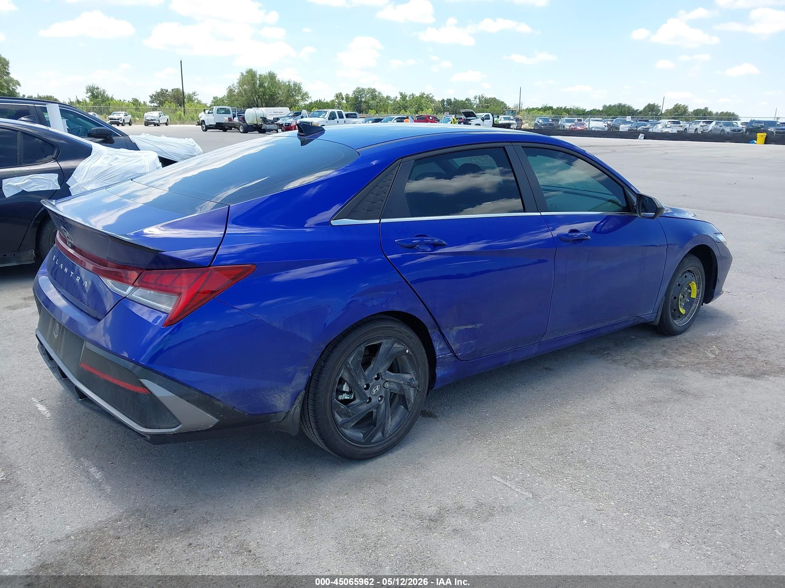 2026 Hyundai Elantra VIN KMHLS4DG3TU146620 IAAI salvage auction — Side, Salvage (Texas), sold $5,025 on 2026-09-03 (photo 4)