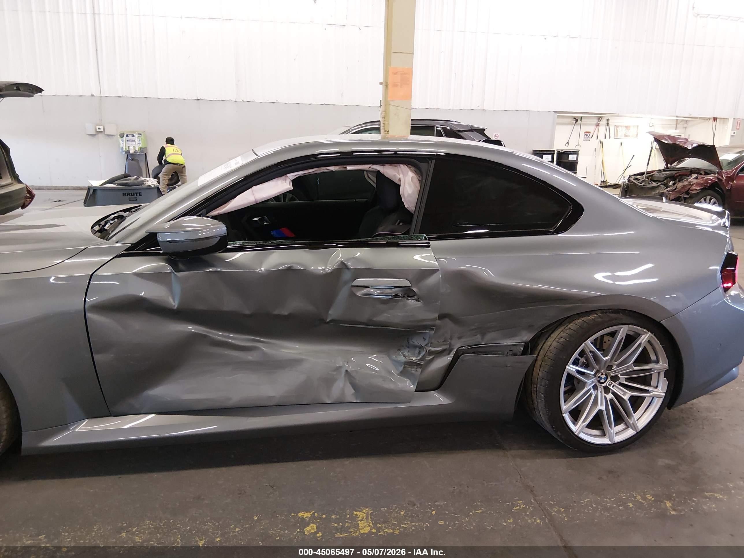 2025 BMW M2 VIN 3MF23DM01S8F59323 IAAI salvage auction — Side, Salvage (Oregon), sold $33,900 on 2026-08-10 (photo 6)