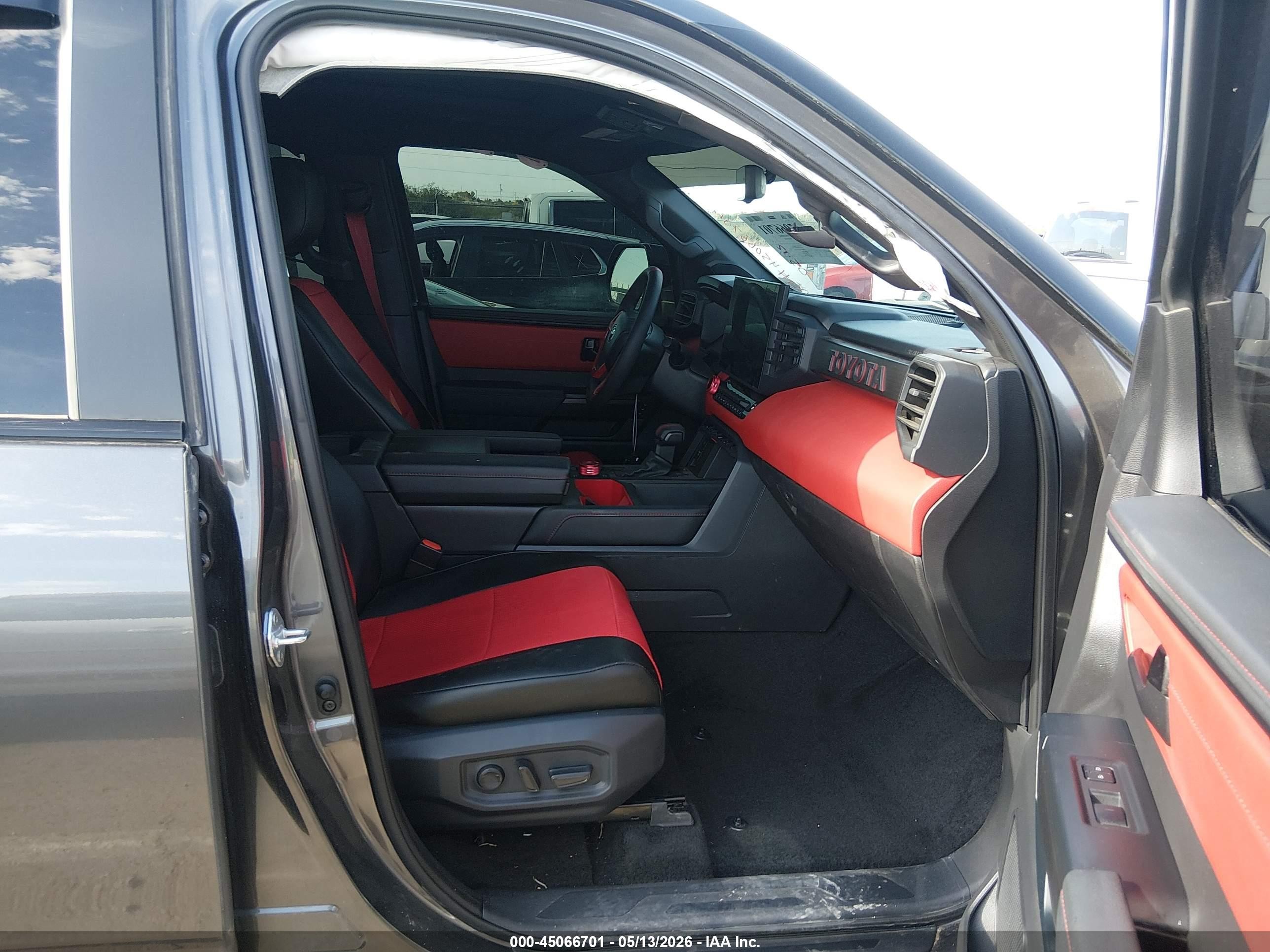 2025 Toyota Sequoia VIN 7SVAAABA0SX062978 IAAI salvage auction — Rear End, Salvage (New Mexico), sold $39,050 on 2026-08-05 (photo 5)
