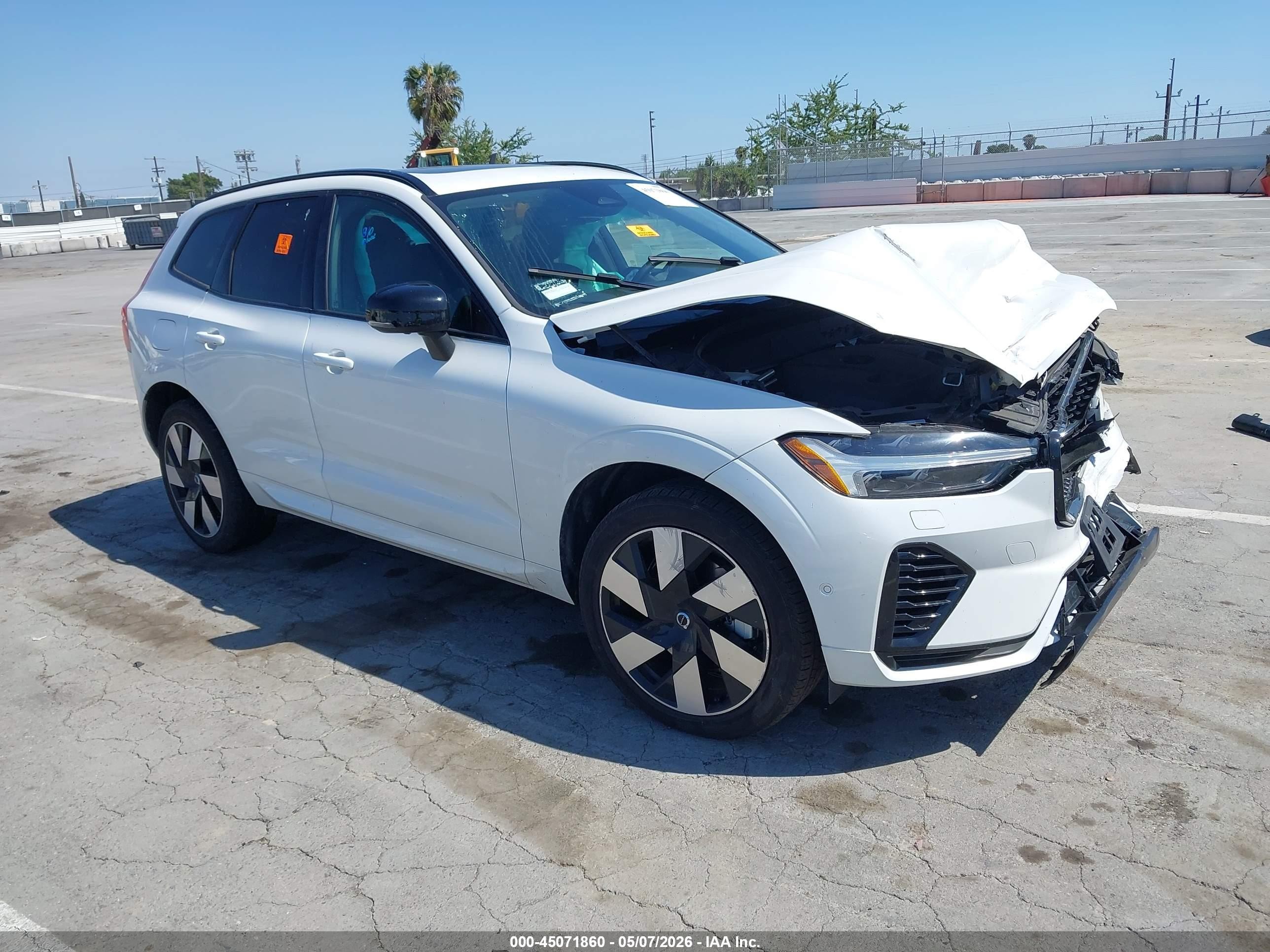 2024 Volvo XC60 Recharge VIN YV4H60DL0R1908880 — IAAI salvage auction photo