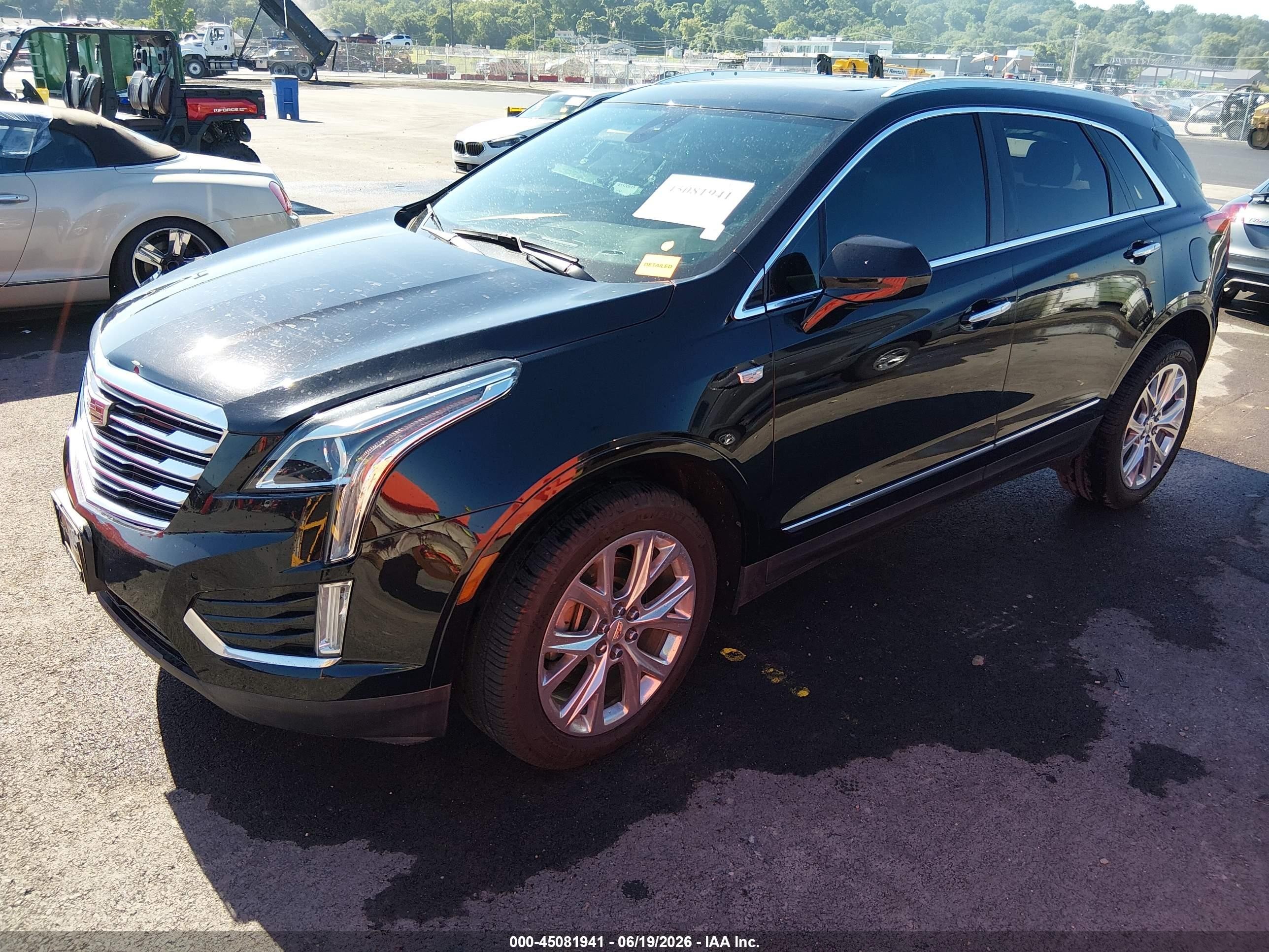 2017 Cadillac Xt5 VIN 1GYKNBRS7HZ232249 IAAI salvage auction — Side, Salvage (Missouri), sold $4,800 on 2026-10-19 (photo 2)