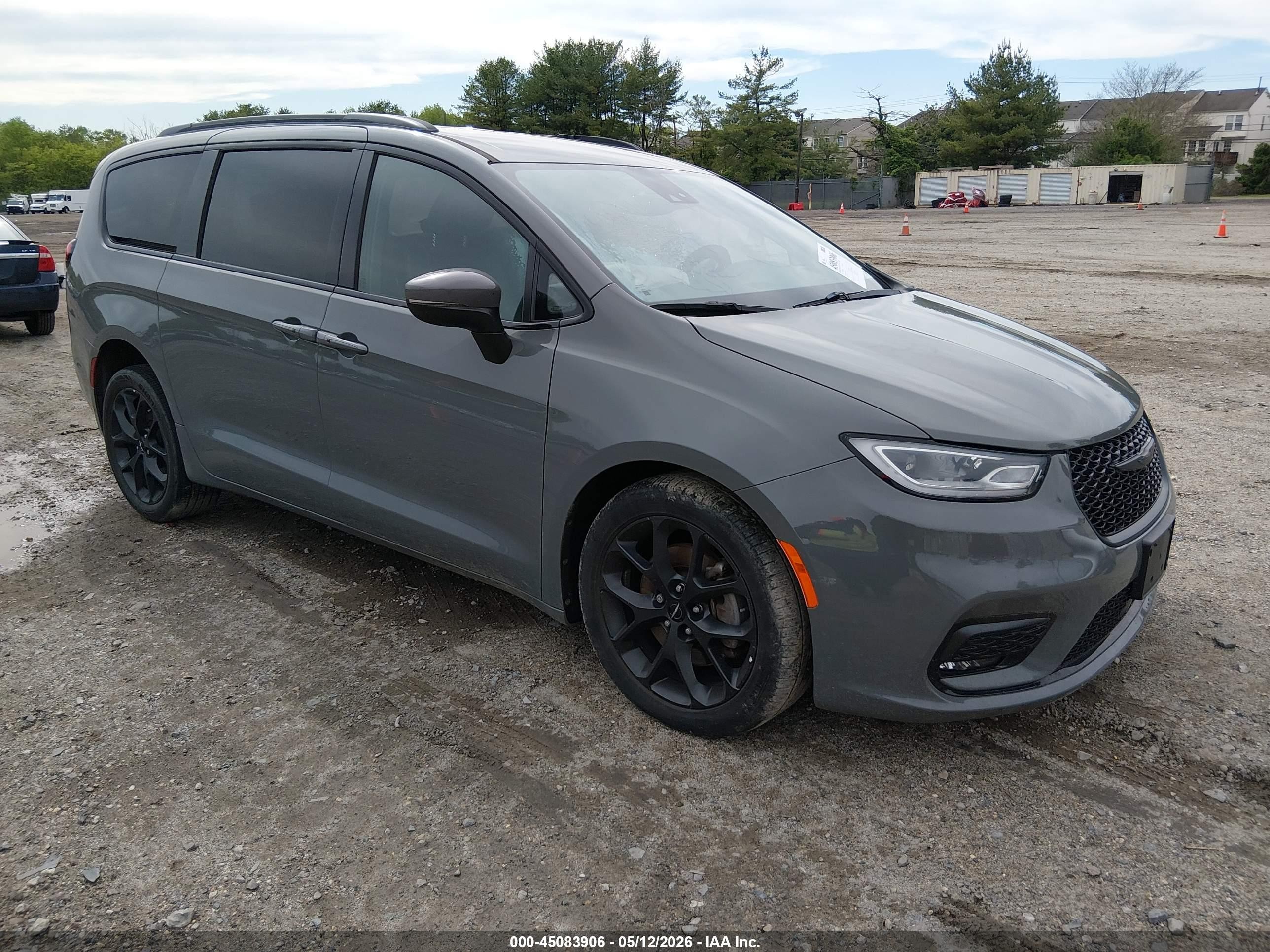 2023 Chrysler Pacifica VIN 2C4RC3BG0PR528079 IAAI salvage auction — Side, Salvage (Idaho), sold $7,600 on 2026-09-24 (photo 1)