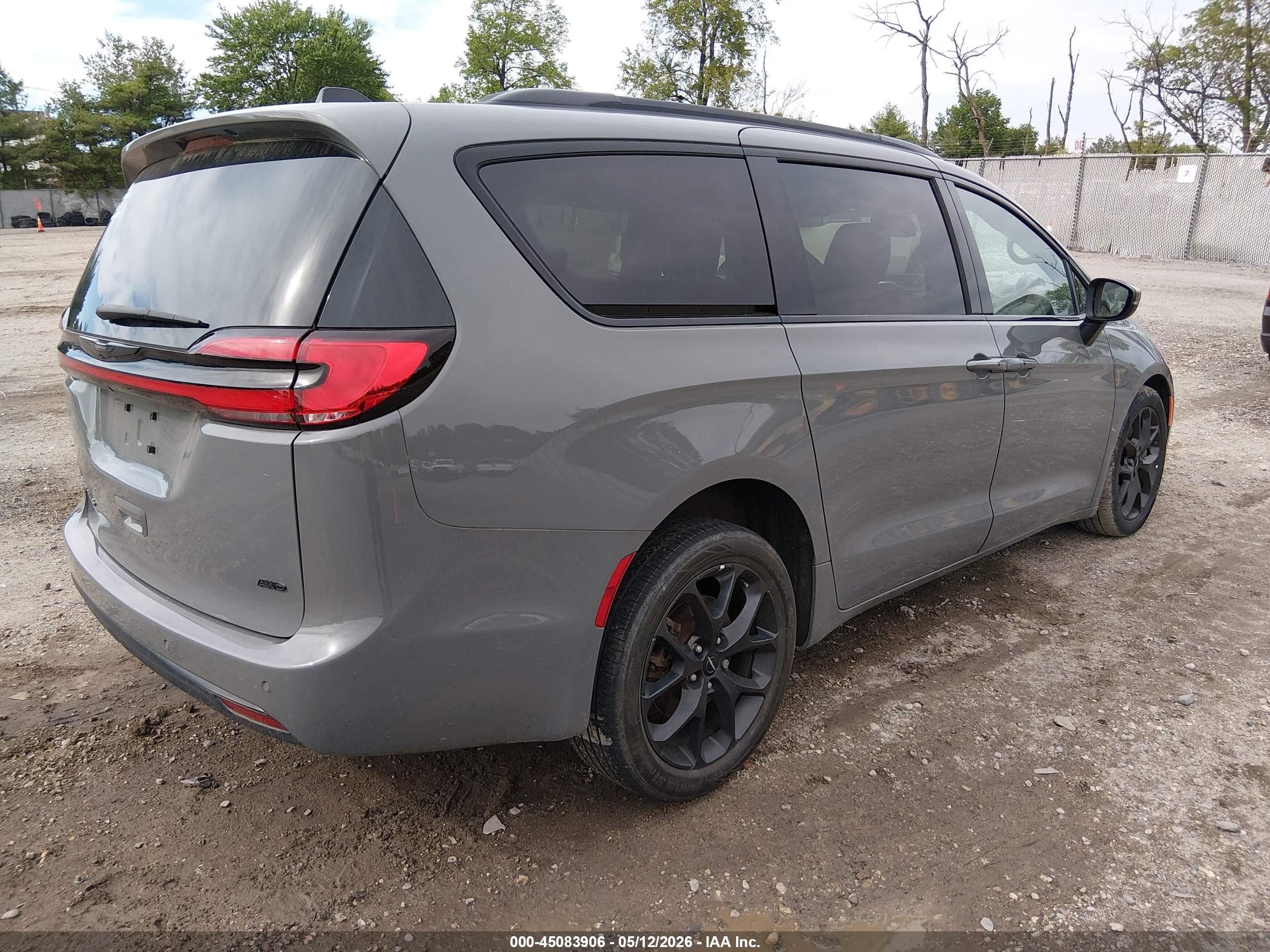 2023 Chrysler Pacifica VIN 2C4RC3BG0PR528079 IAAI salvage auction — Side, Salvage (Idaho), sold $7,600 on 2026-09-24 (photo 4)