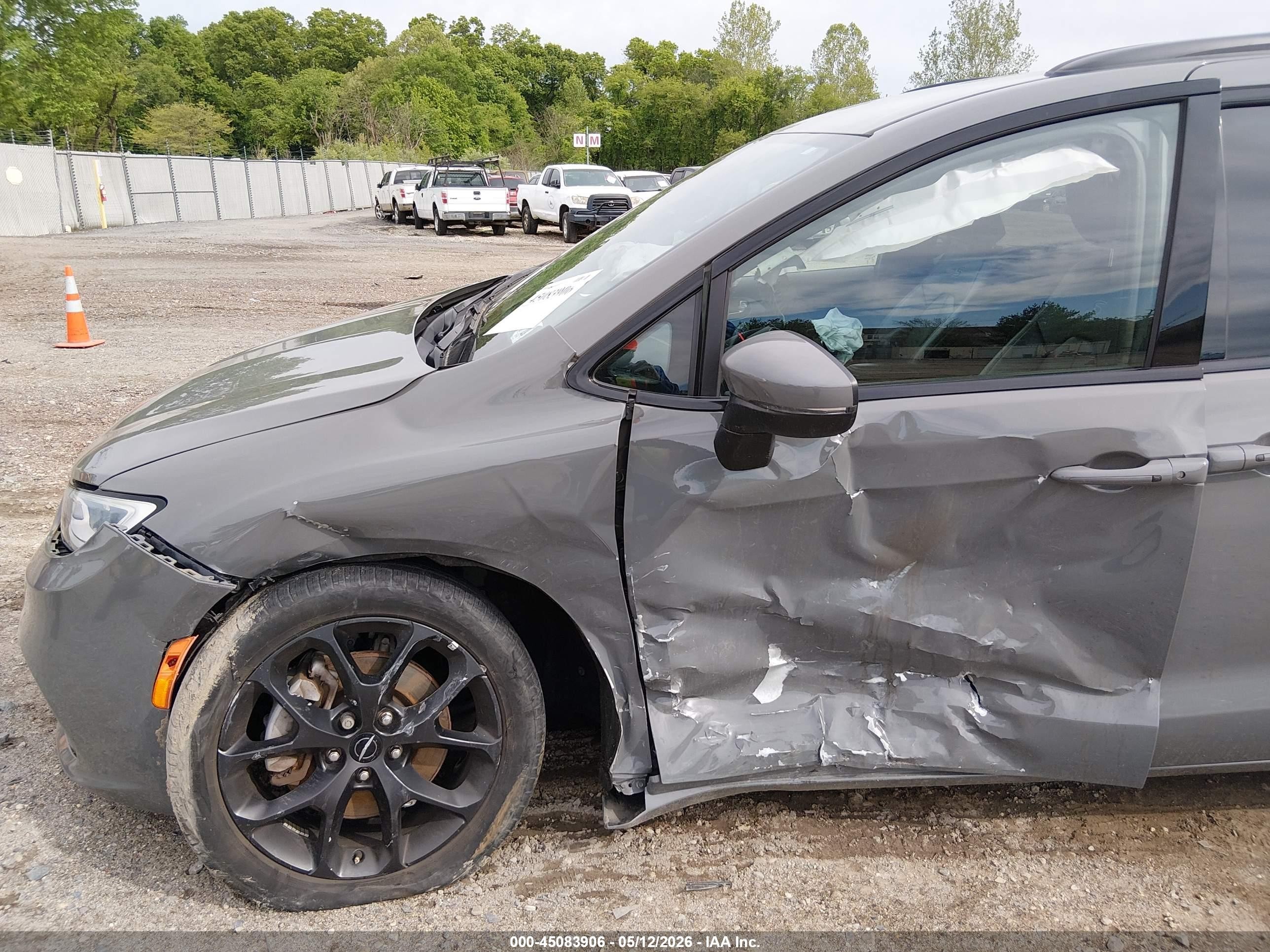 2023 Chrysler Pacifica VIN 2C4RC3BG0PR528079 IAAI salvage auction — Side, Salvage (Idaho), sold $7,600 on 2026-09-24 (photo 6)