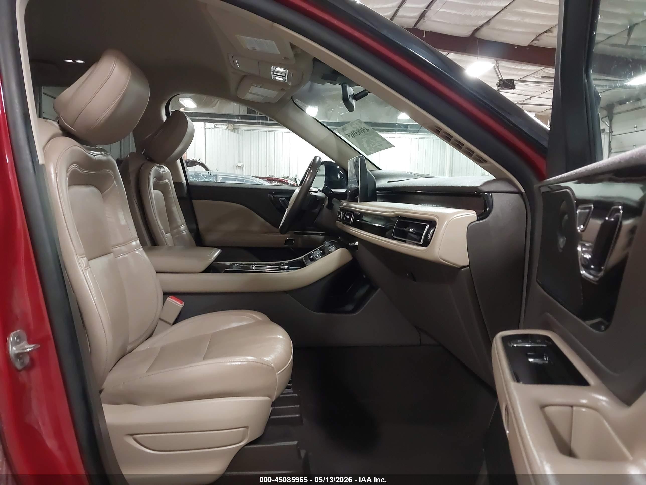 2020 Lincoln Aviator VIN 5LM5J7XC9LGL02631 IAAI salvage auction — Hail, Salvage (Iowa), sold $8,500 on 2026-09-13 (photo 5)