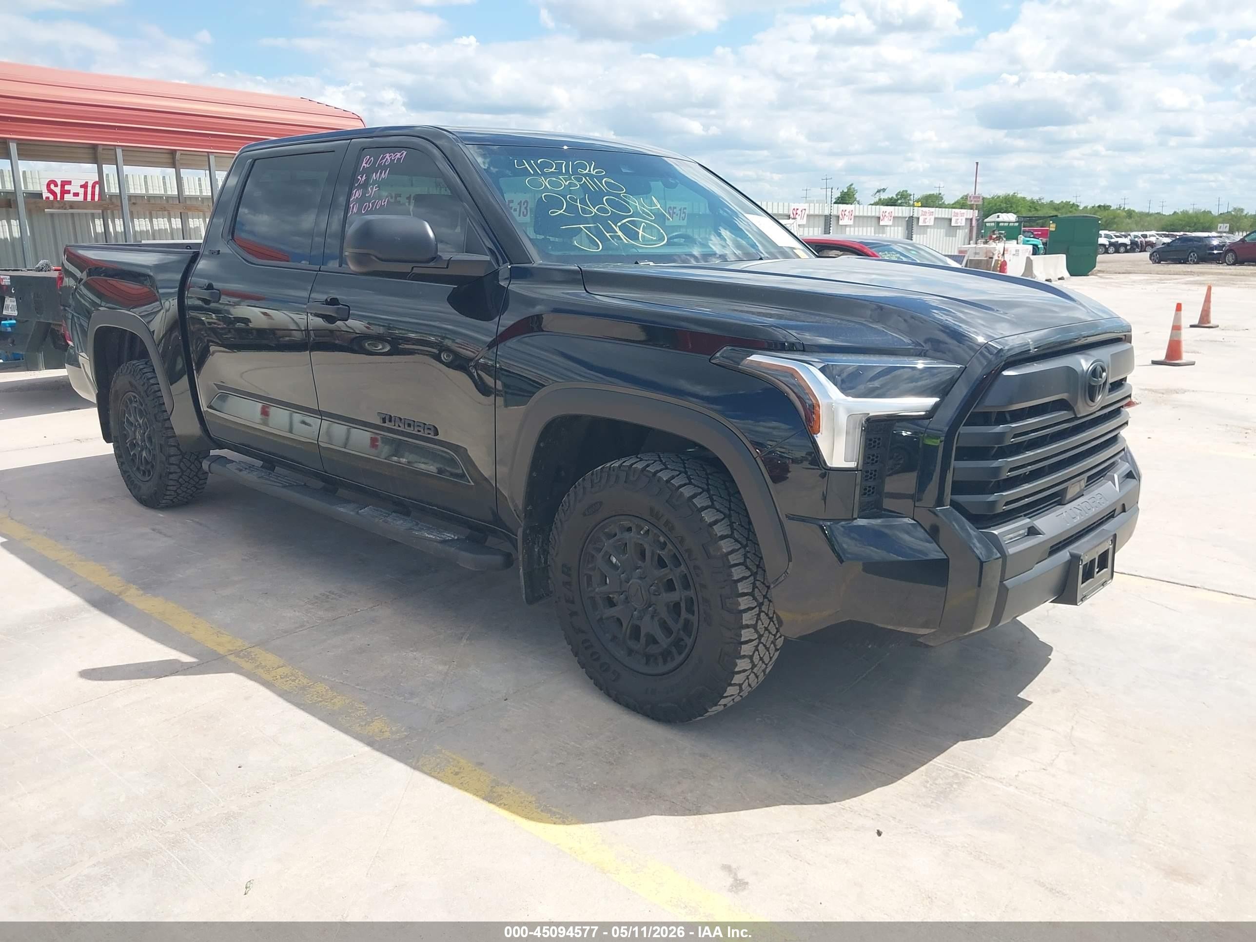 2025 Toyota Tundra VIN 5TFLA5DB5SX286084 — IAAI salvage auction photo