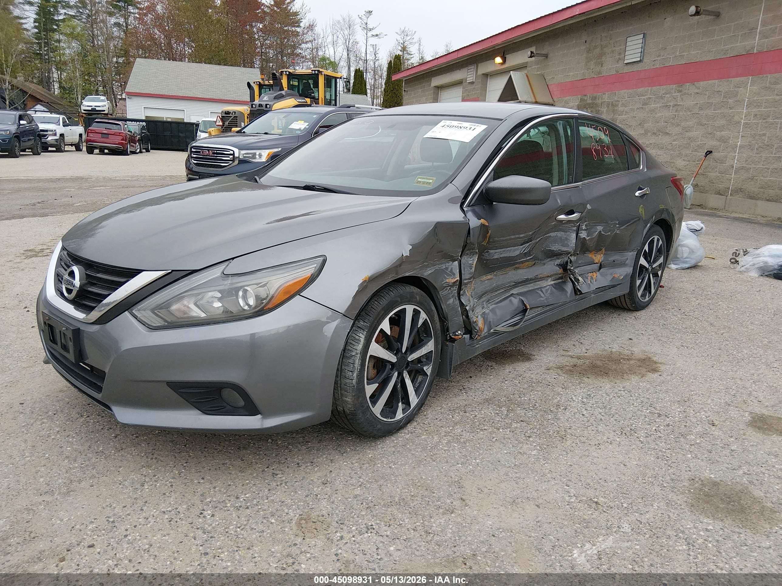 2018 Nissan Altima VIN 1N4AL3AP1JC123305 IAAI salvage auction — Side, Salvage (Maine), sold $800 on 2026-09-12 (photo 2)