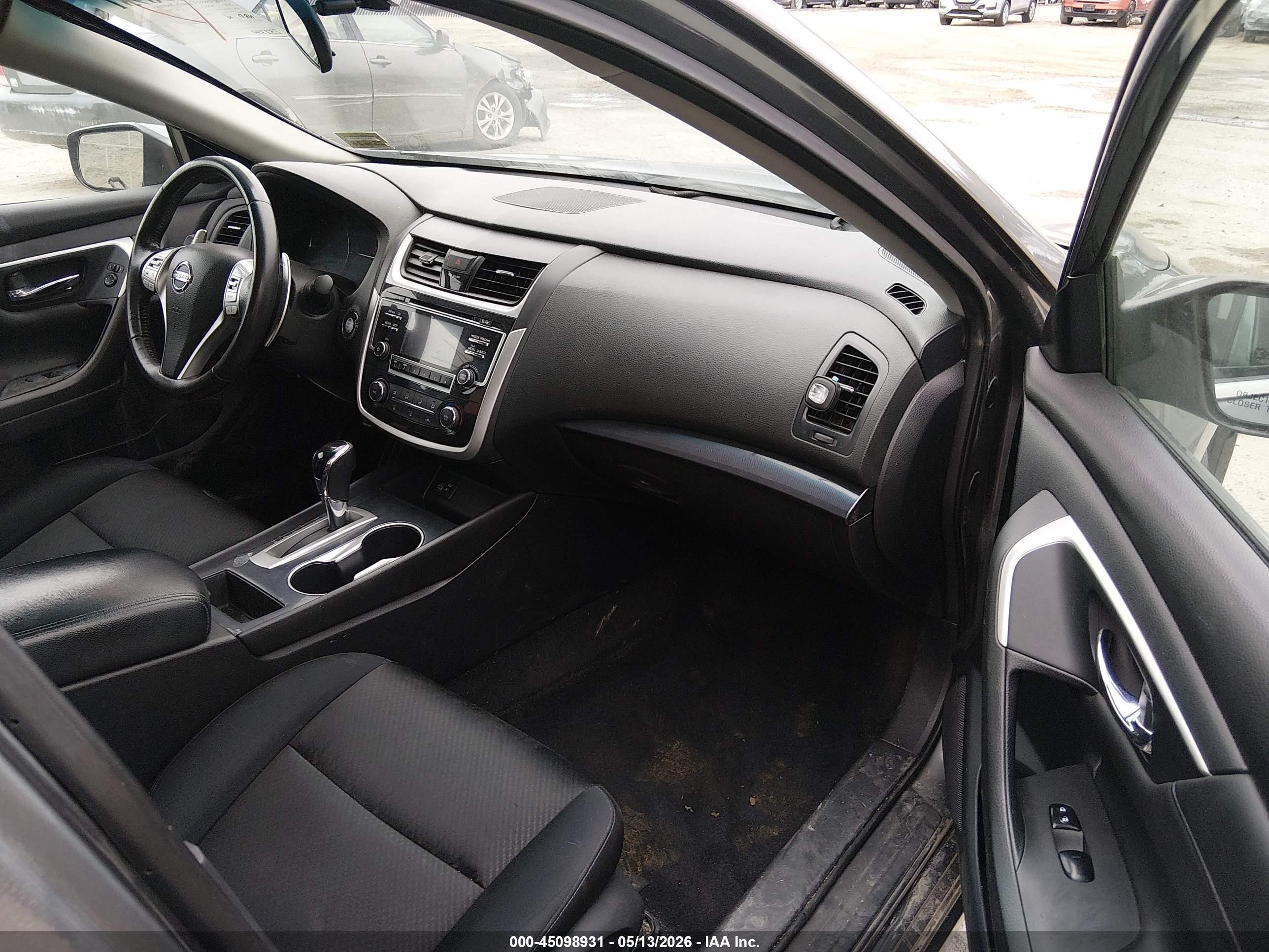 2018 Nissan Altima VIN 1N4AL3AP1JC123305 IAAI salvage auction — Side, Salvage (Maine), sold $800 on 2026-09-12 (photo 5)