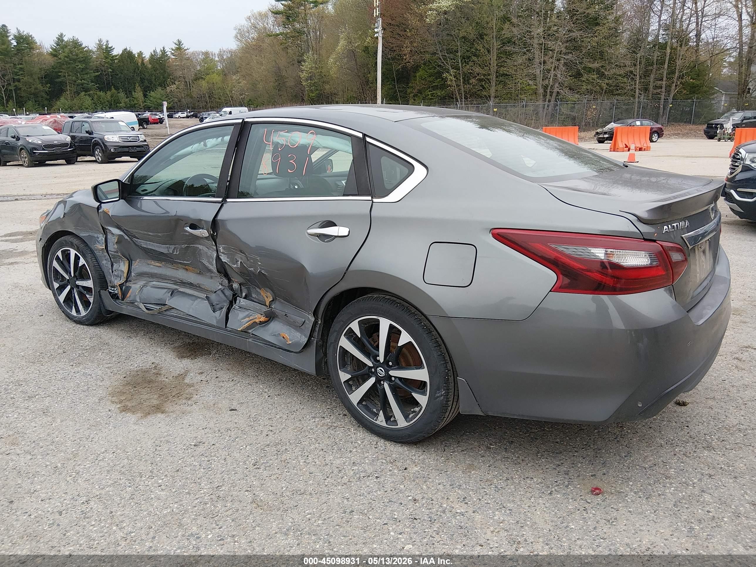 2018 Nissan Altima VIN 1N4AL3AP1JC123305 IAAI salvage auction — Side, Salvage (Maine), sold $800 on 2026-09-12 (photo 6)
