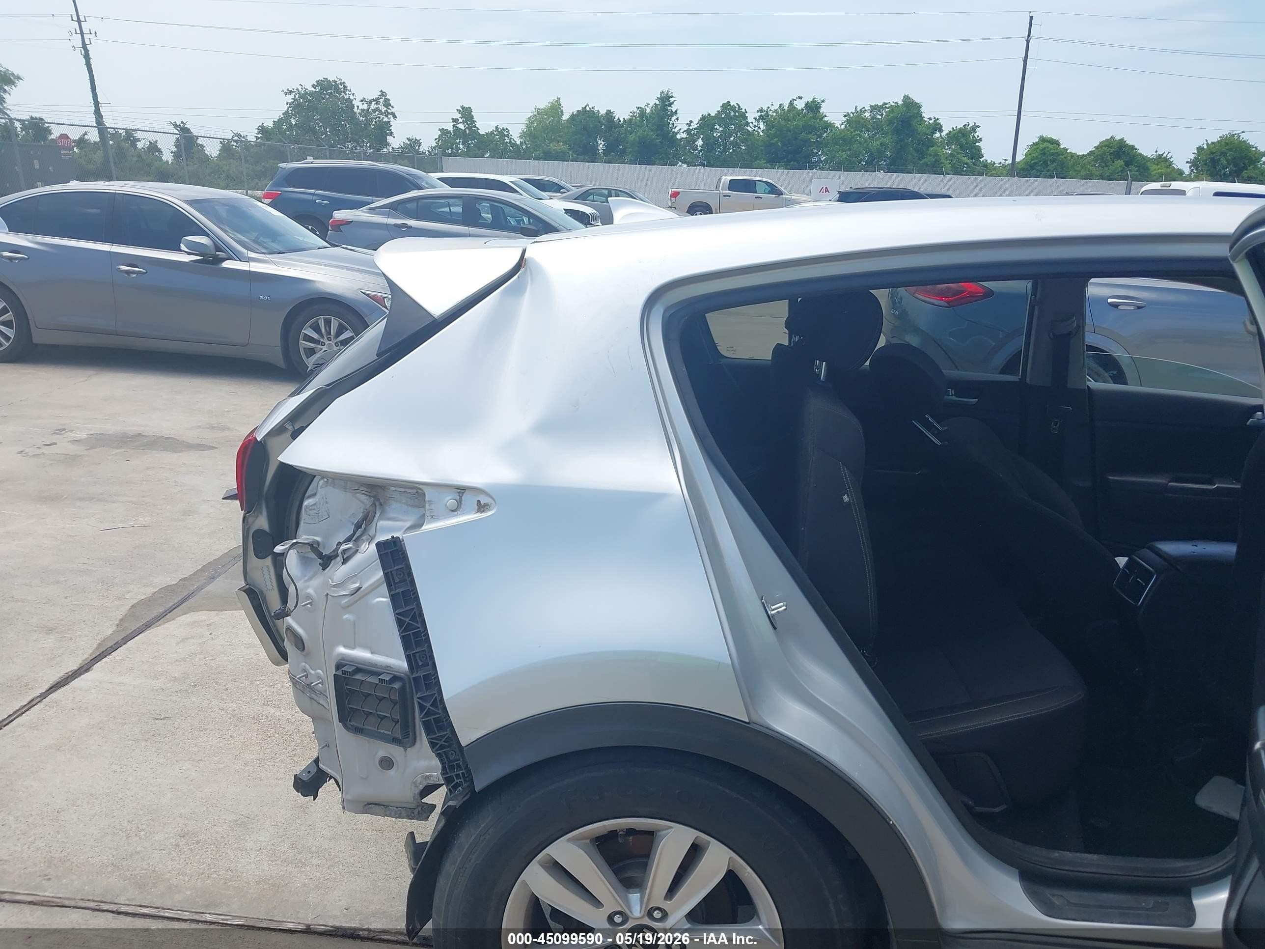2018 Kia Sportage VIN KNDPM3AC4J7450434 IAAI salvage auction — Front & Rear, Salvage (Texas), sold $1,850 on 2026-09-11 (photo 8)