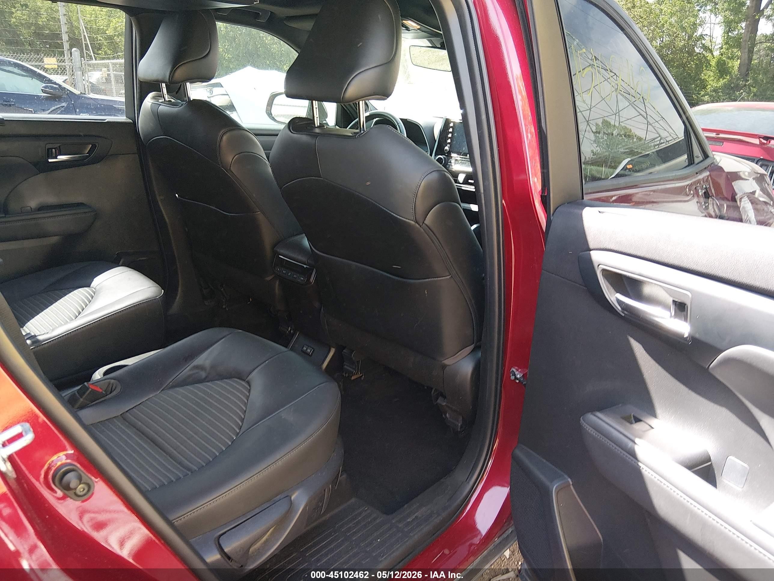 2022 Toyota Highlander VIN 5TDJZRBH6NS185371 IAAI salvage auction — Side, Salvage (Indiana), sold $22,300 on 2026-09-25 (photo 8)