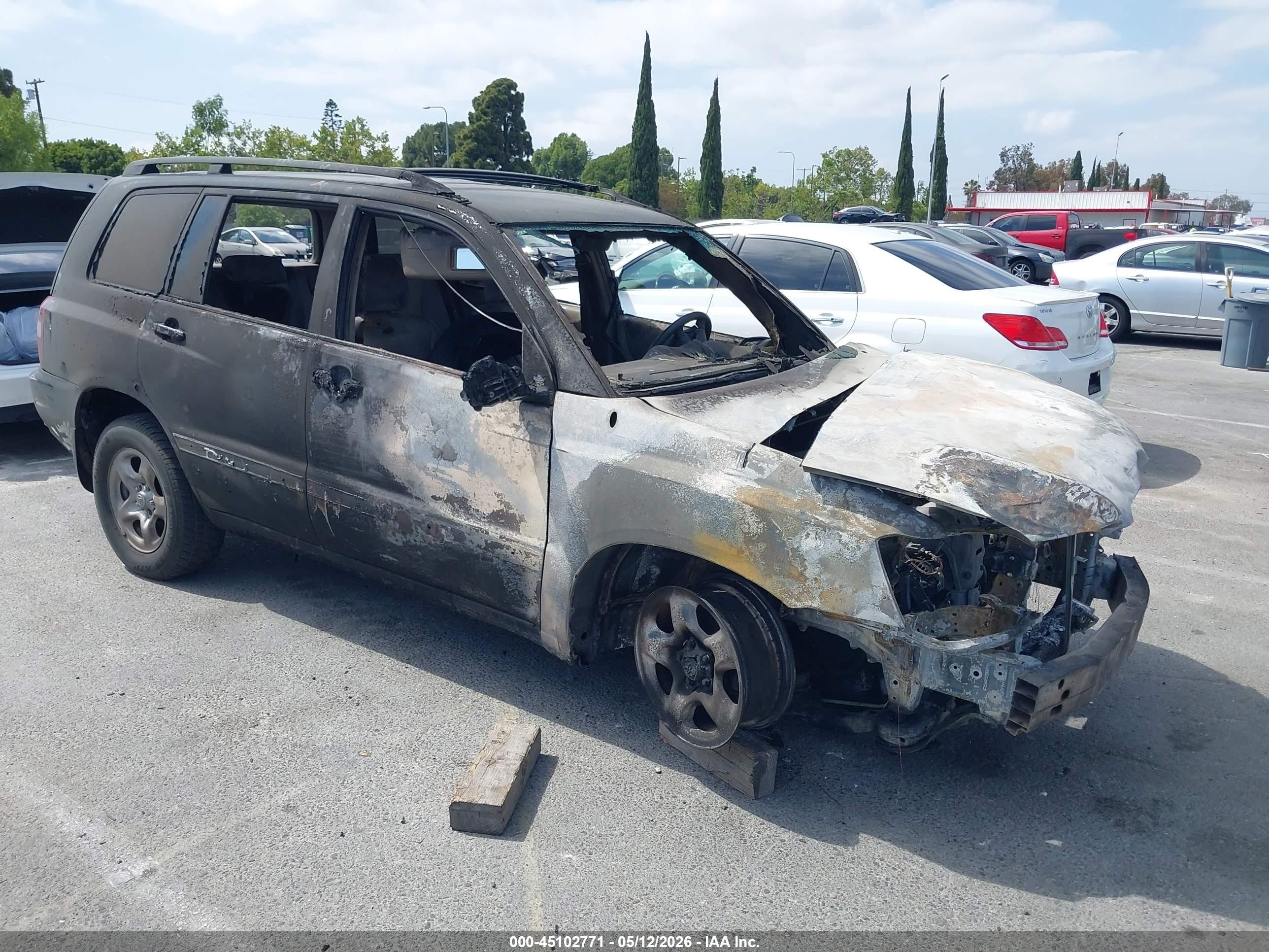 2006 Toyota Highlander VIN JTEGD21A660142556 IAAI salvage auction — Burn Engine, Non-Repairable (California), sold $200 on 2026-07-09 (photo 1)