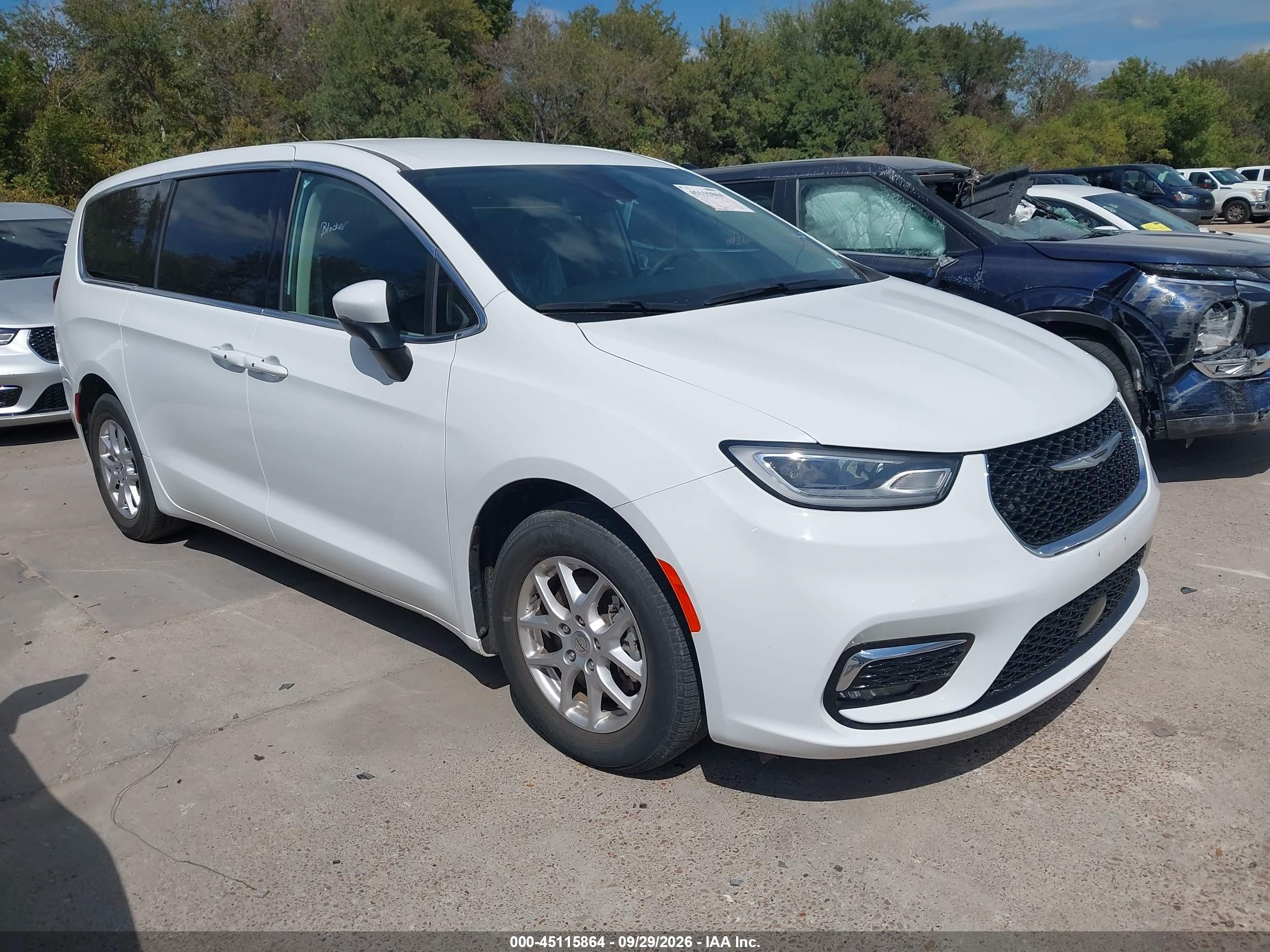 2023 Chrysler Pacifica VIN 2C4RC1BG2PR607130 — IAAI salvage auction photo