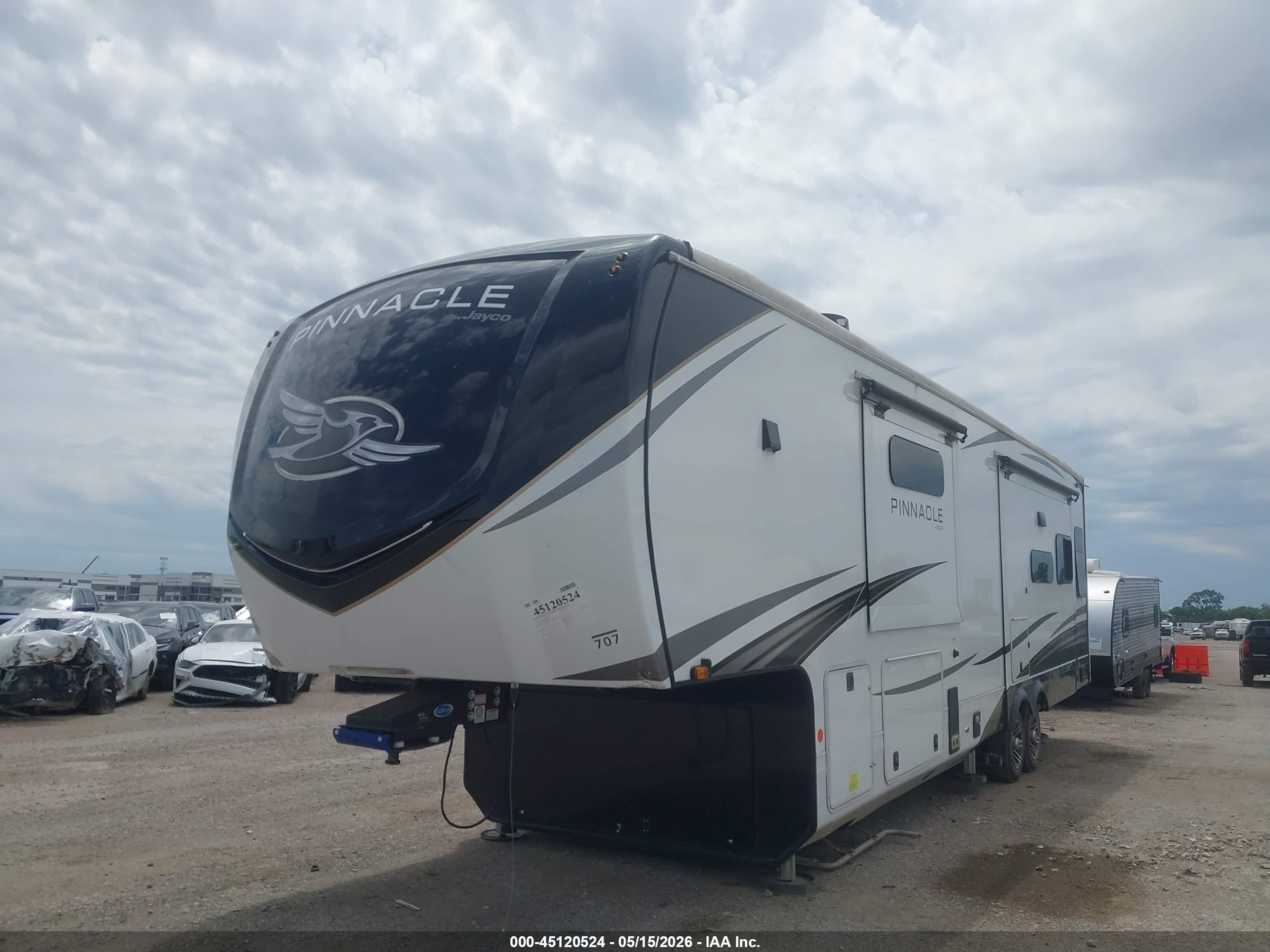2024 Jayco Fifthe VIN 1UJCF0BV0R1RL0153 IAAI salvage auction — Side, Salvage (Texas), sold $19,950 on 2026-07-07 (photo 2)