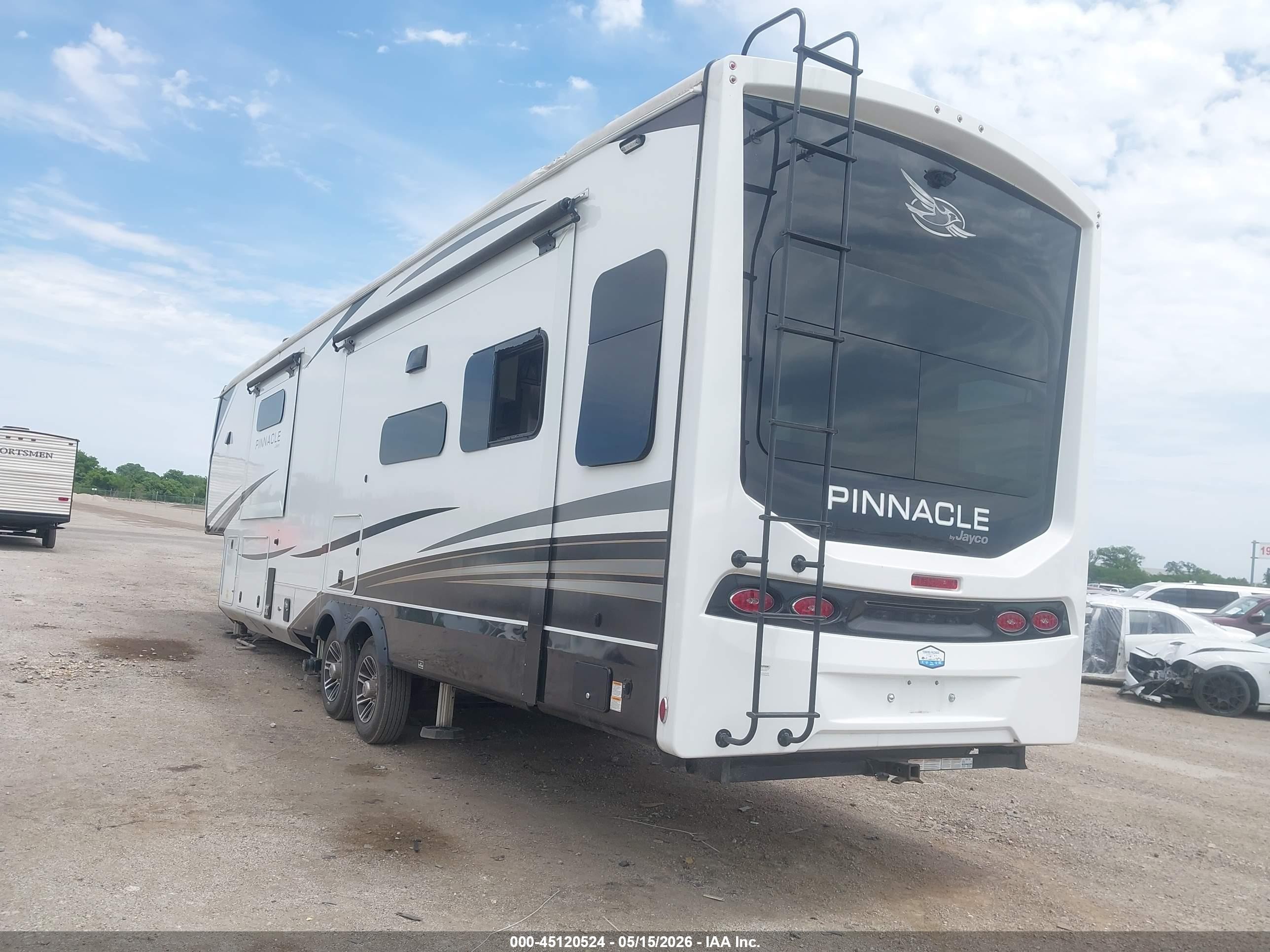 2024 Jayco Fifthe VIN 1UJCF0BV0R1RL0153 IAAI salvage auction — Side, Salvage (Texas), sold $19,950 on 2026-07-07 (photo 3)