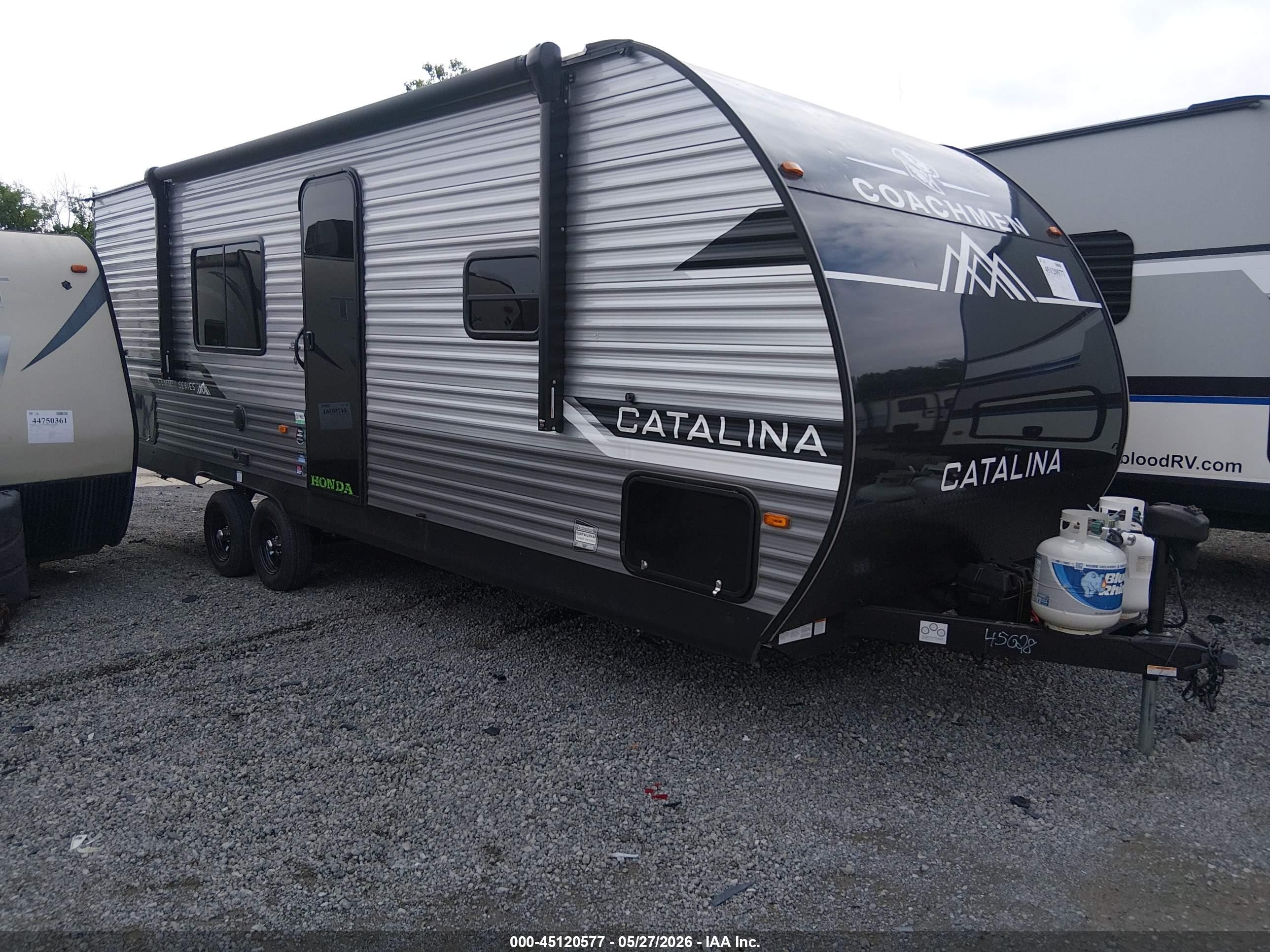2025 Coachmen Catalina VIN 5ZT2CARBXSU045628 IAAI salvage auction — Hail, Salvage (Illinois), sold $6,100 on 2026-09-09 (photo 1)