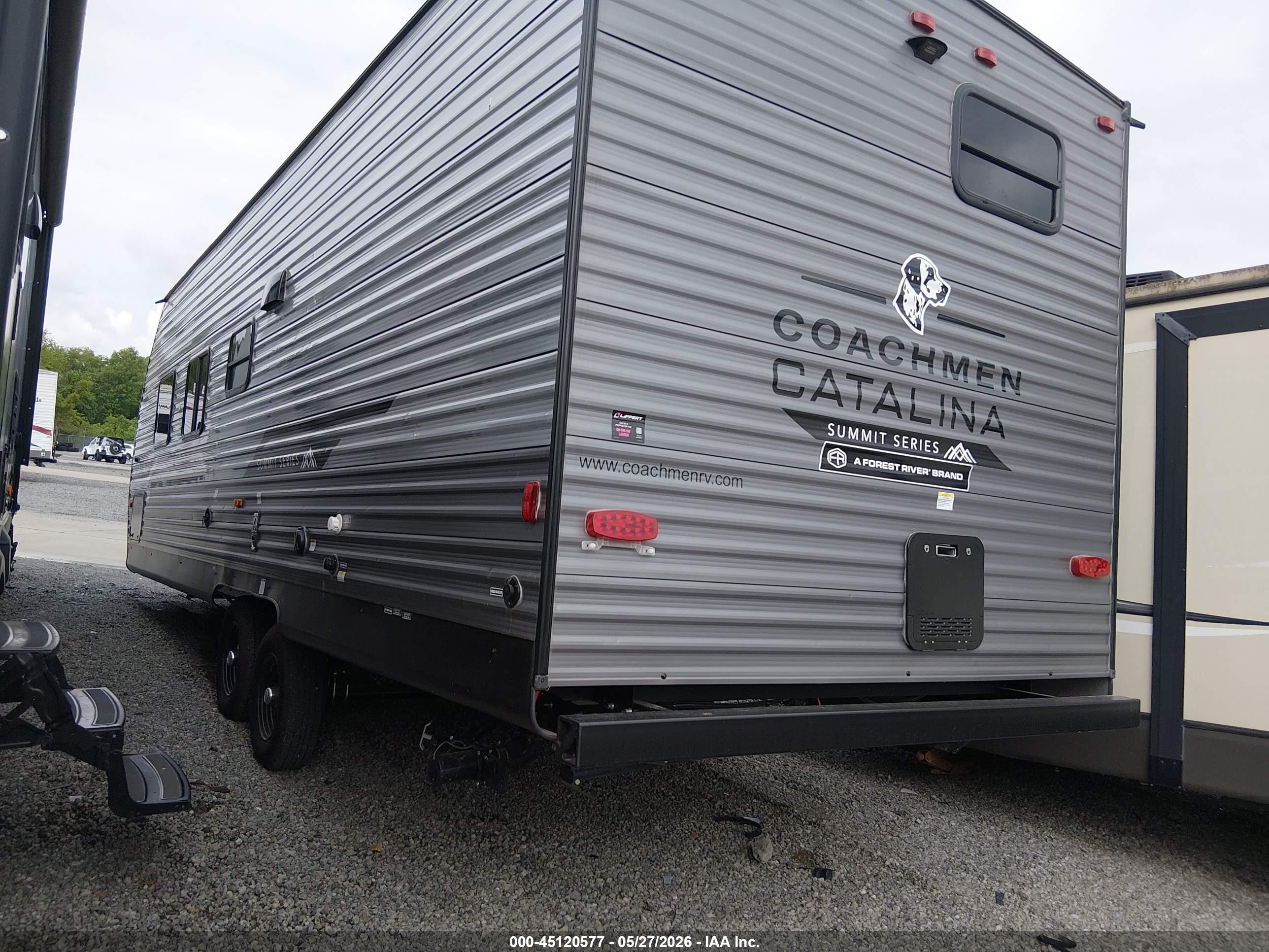 2025 Coachmen Catalina VIN 5ZT2CARBXSU045628 IAAI salvage auction — Hail, Salvage (Illinois), sold $6,100 on 2026-09-09 (photo 3)