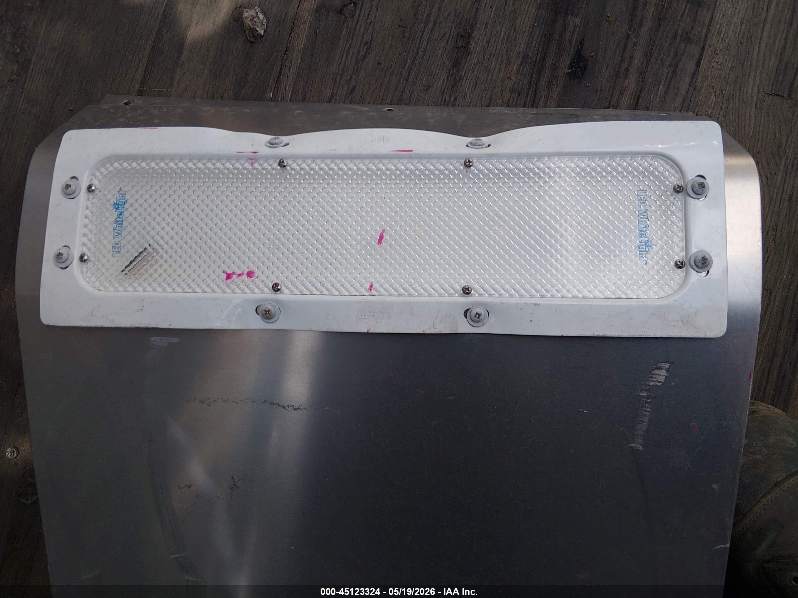 2024 Utility trailer mfg Van VIN 1UYVS2535R7131302 IAAI salvage auction — Top/Roof, Salvage (Ohio), sold $3,350 on 2026-10-01 (photo 7)