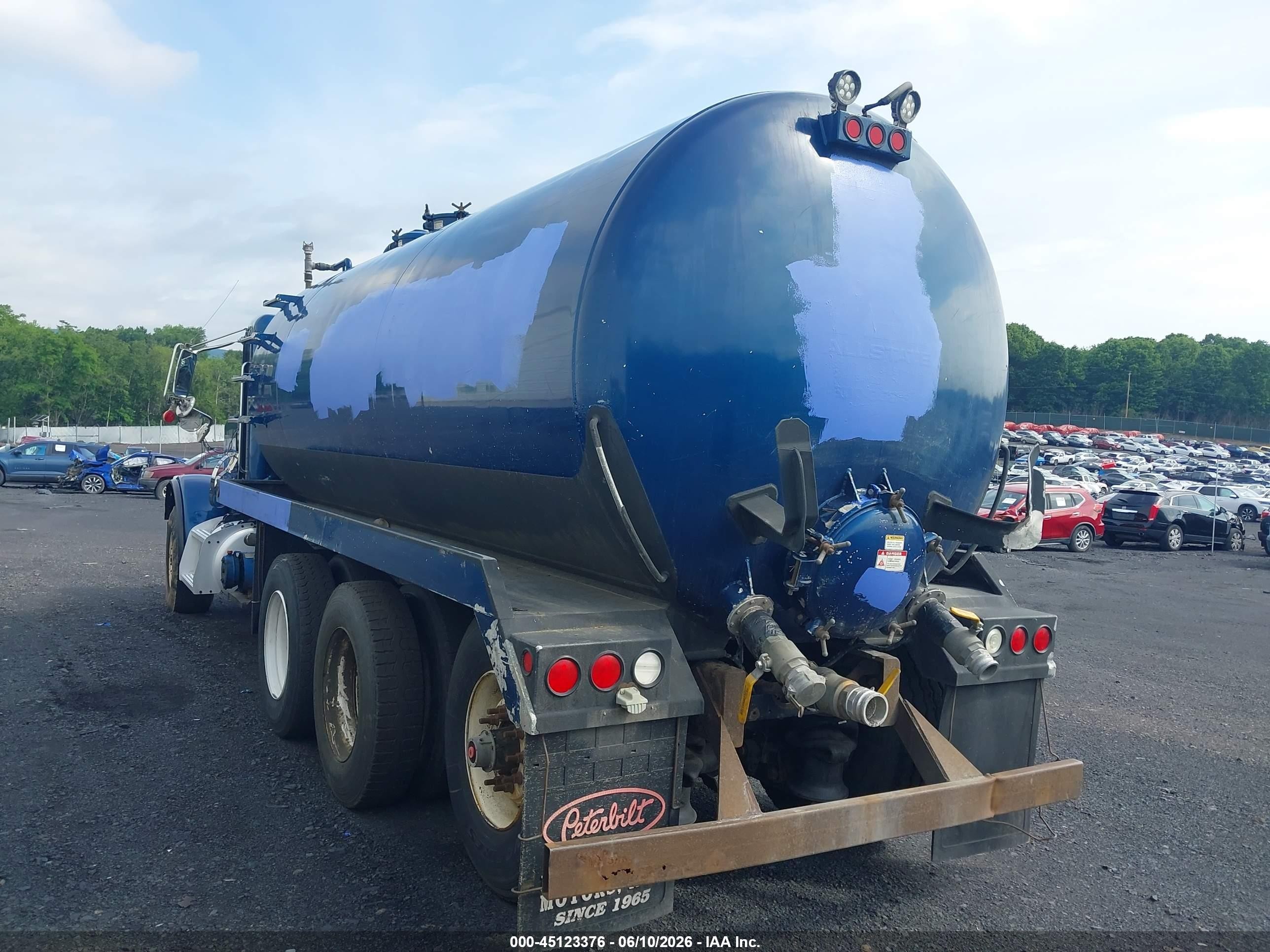 2013 Peterbilt 388 VIN 1NPWX4TX0DD171439 IAAI salvage auction — Unknown, Salvage (Pennsylvania), sold $16,000 on 2026-10-17 (photo 3)
