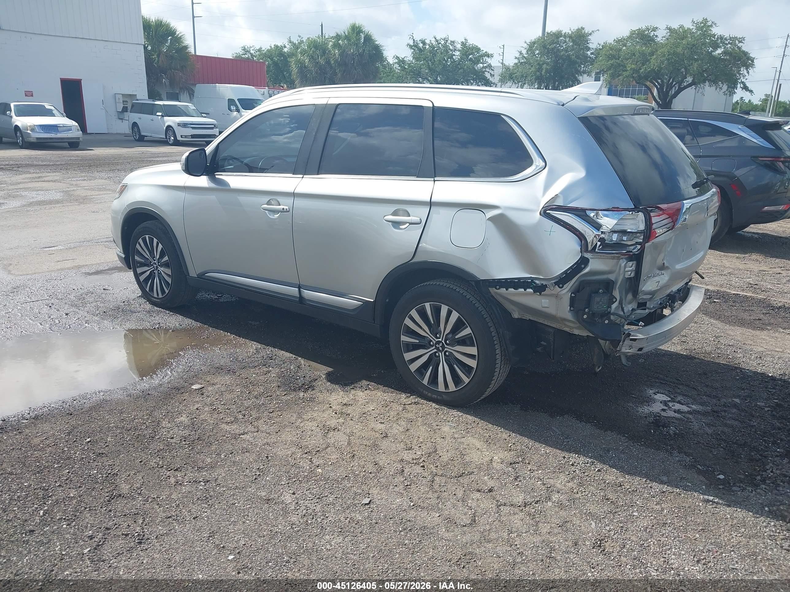 2020 Mitsubishi Outlander VIN JA4AD3A34LZ020877 IAAI salvage auction — Rear End, Rebuildable (Florida), sold $2,650 on 2026-09-25 (photo 3)