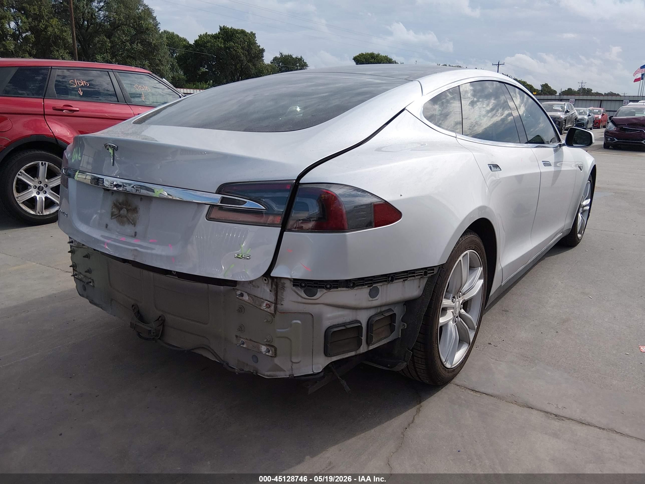 2013 Tesla Model S VIN 5YJSA1CN0DFP17217 IAAI salvage auction — Side, Original (Texas), sold $1,875 on 2026-06-30 (photo 4)