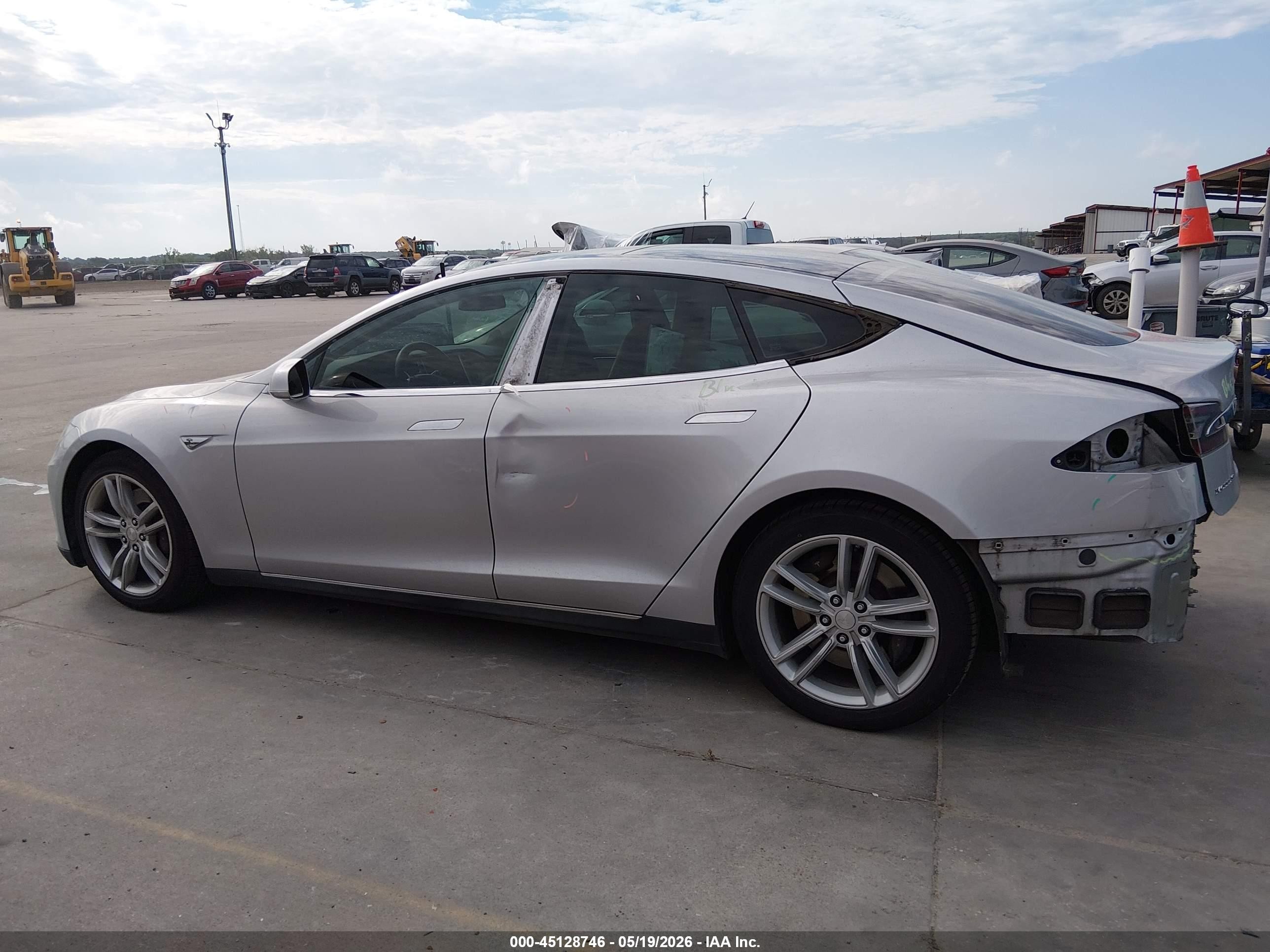 2013 Tesla Model S VIN 5YJSA1CN0DFP17217 IAAI salvage auction — Side, Original (Texas), sold $1,875 on 2026-06-30 (photo 6)