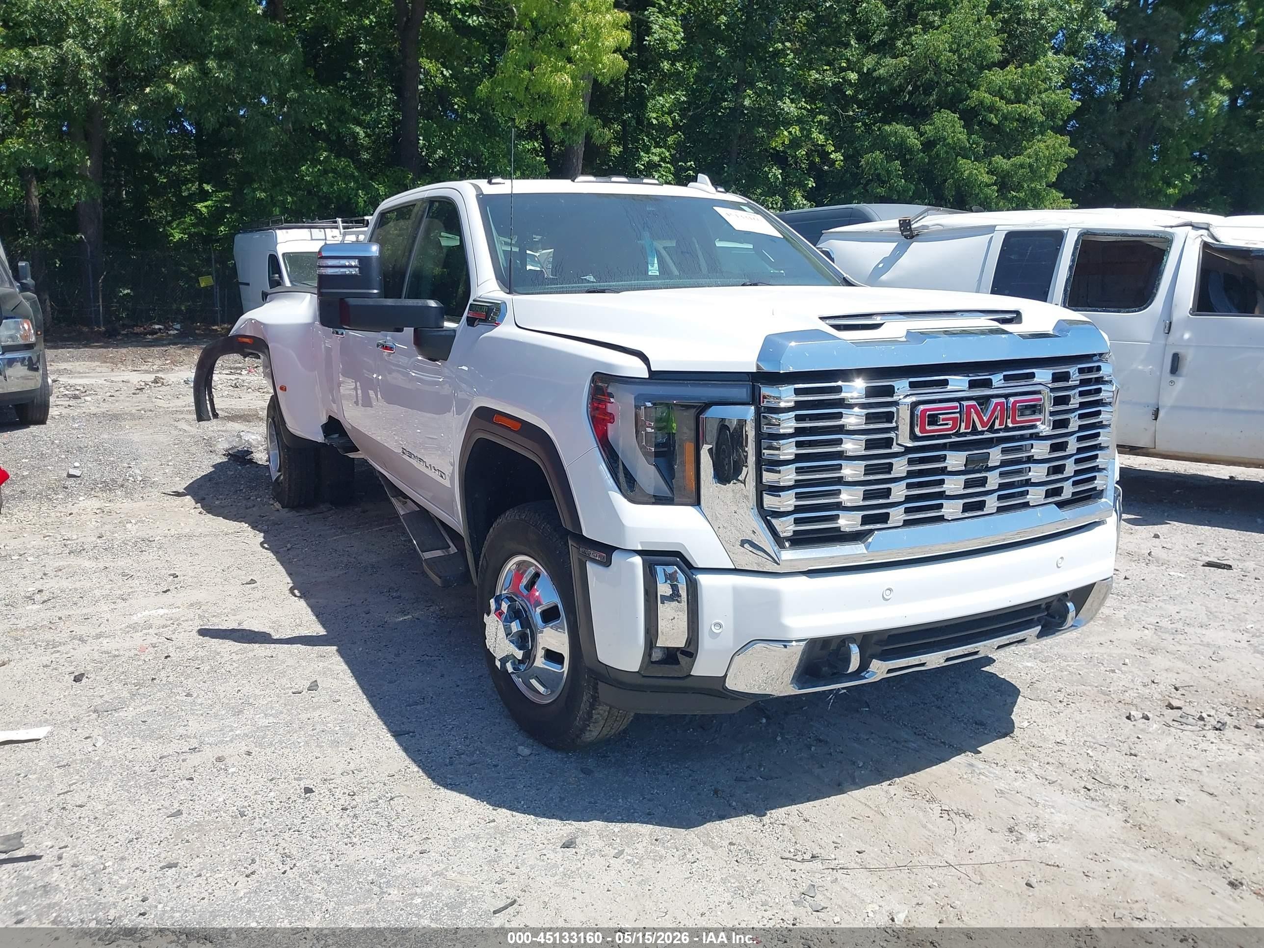 2025 GMC Sierra 3500 HD VIN 1GT4UWEY3SF105235 — IAAI salvage auction photo