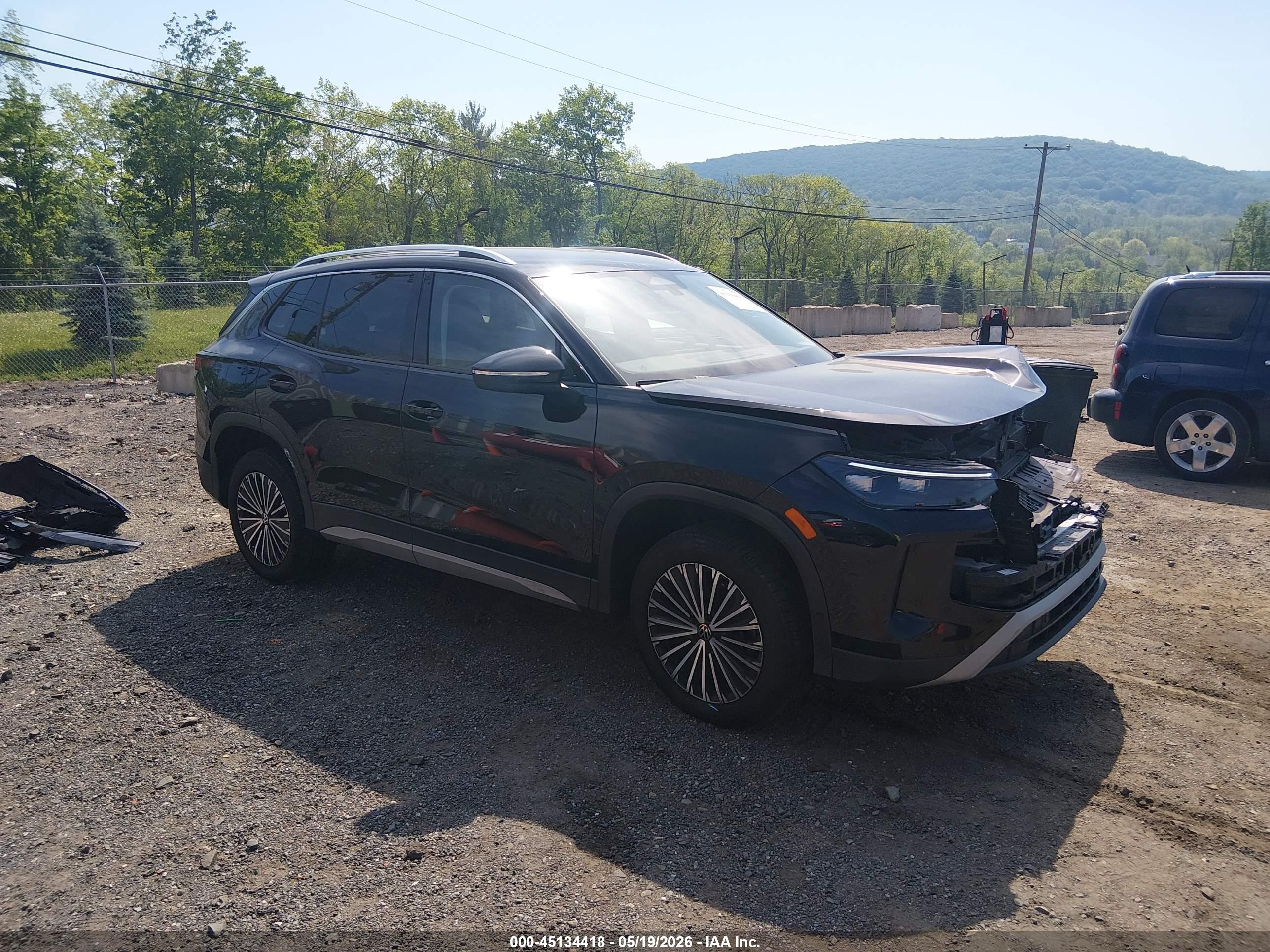 2025 Volkswagen Tiguan VIN 3VVBR7RM3SM021066 — IAAI salvage auction photo