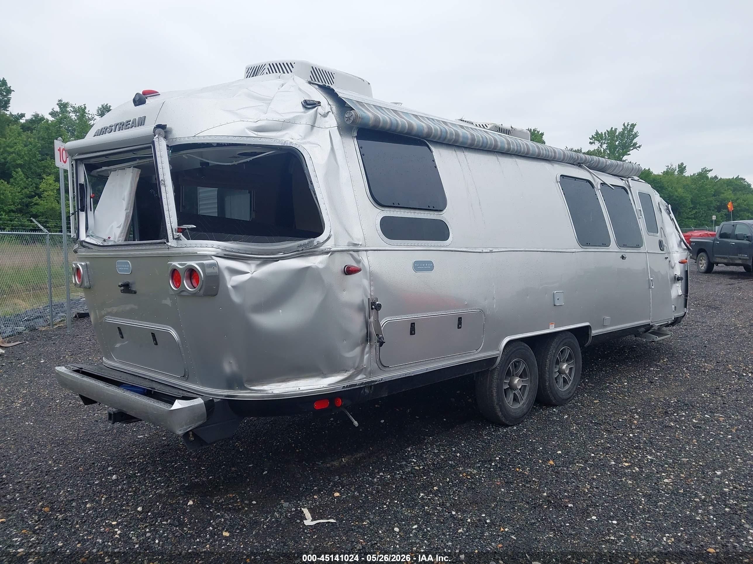 2025 Airstream Pottery VIN 1STJFYM21SJ575414 IAAI salvage auction — Rollover, Salvage (Delaware), sold $425 on 2026-08-26 (photo 4)