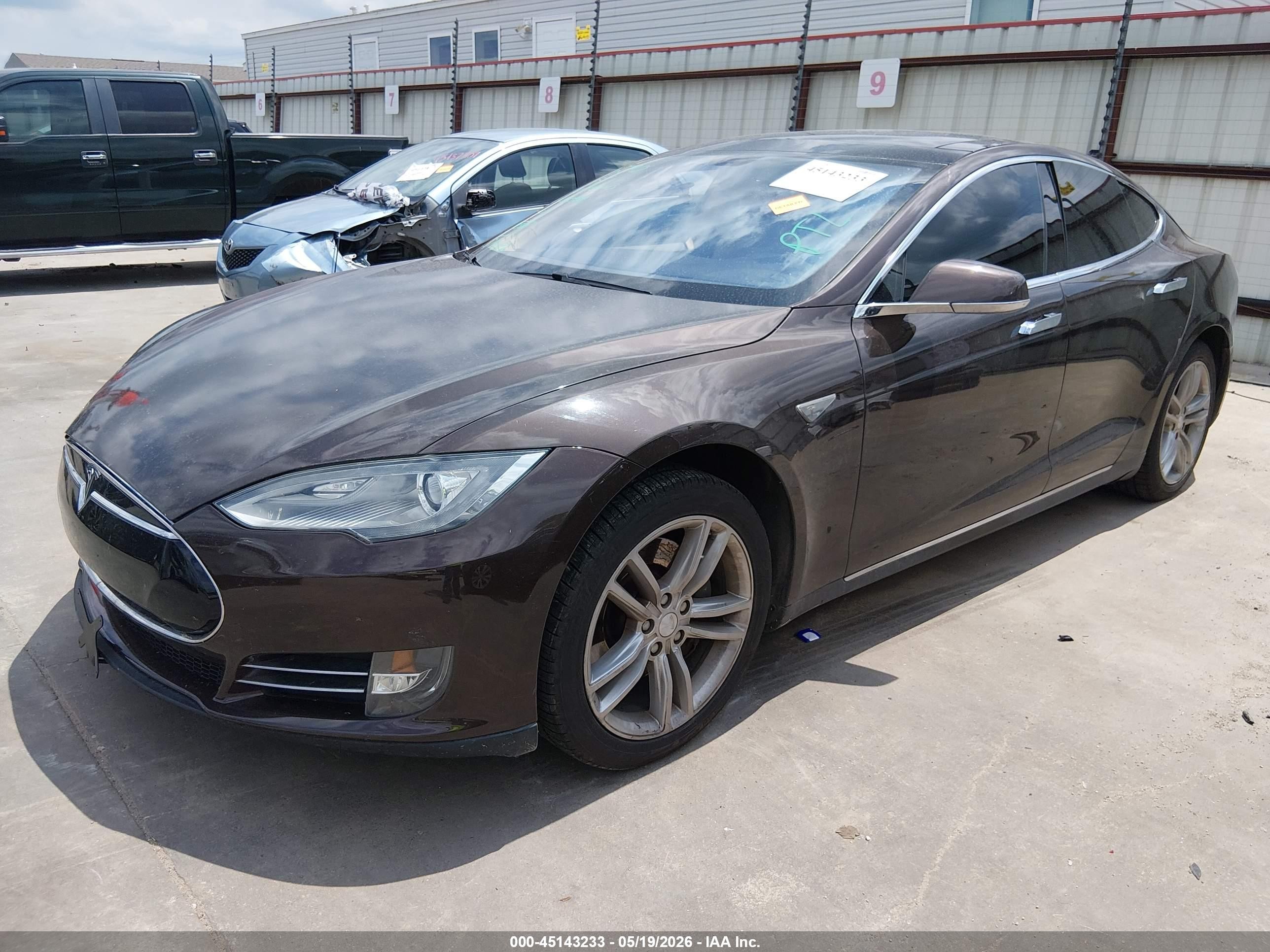 2013 Tesla Model S VIN 5YJSA1AC3DFP10084 IAAI salvage auction — Side, Salvage (Texas), sold $2,050 on 2026-06-30 (photo 2)