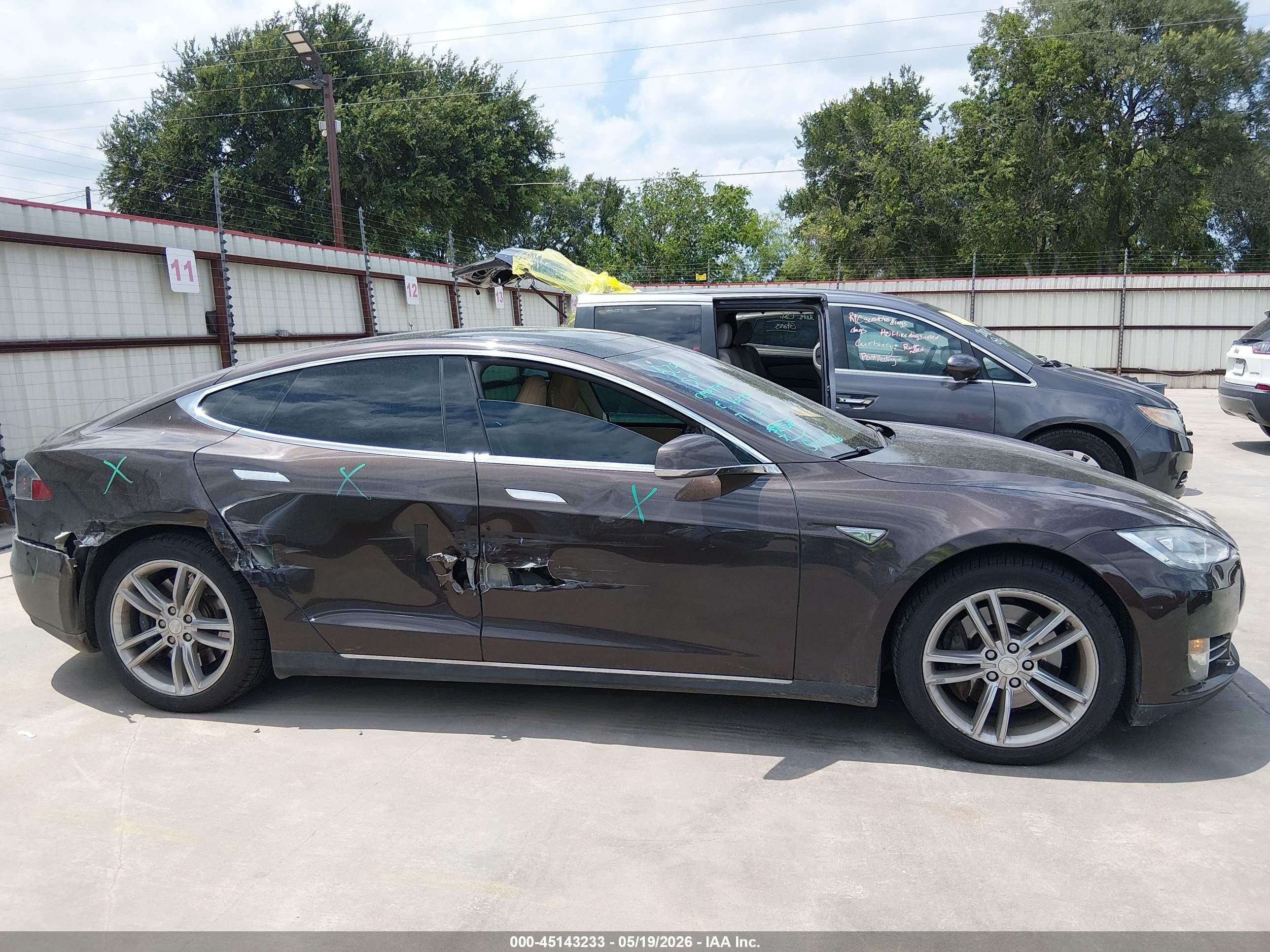 2013 Tesla Model S VIN 5YJSA1AC3DFP10084 IAAI salvage auction — Side, Salvage (Texas), sold $2,050 on 2026-06-30 (photo 6)