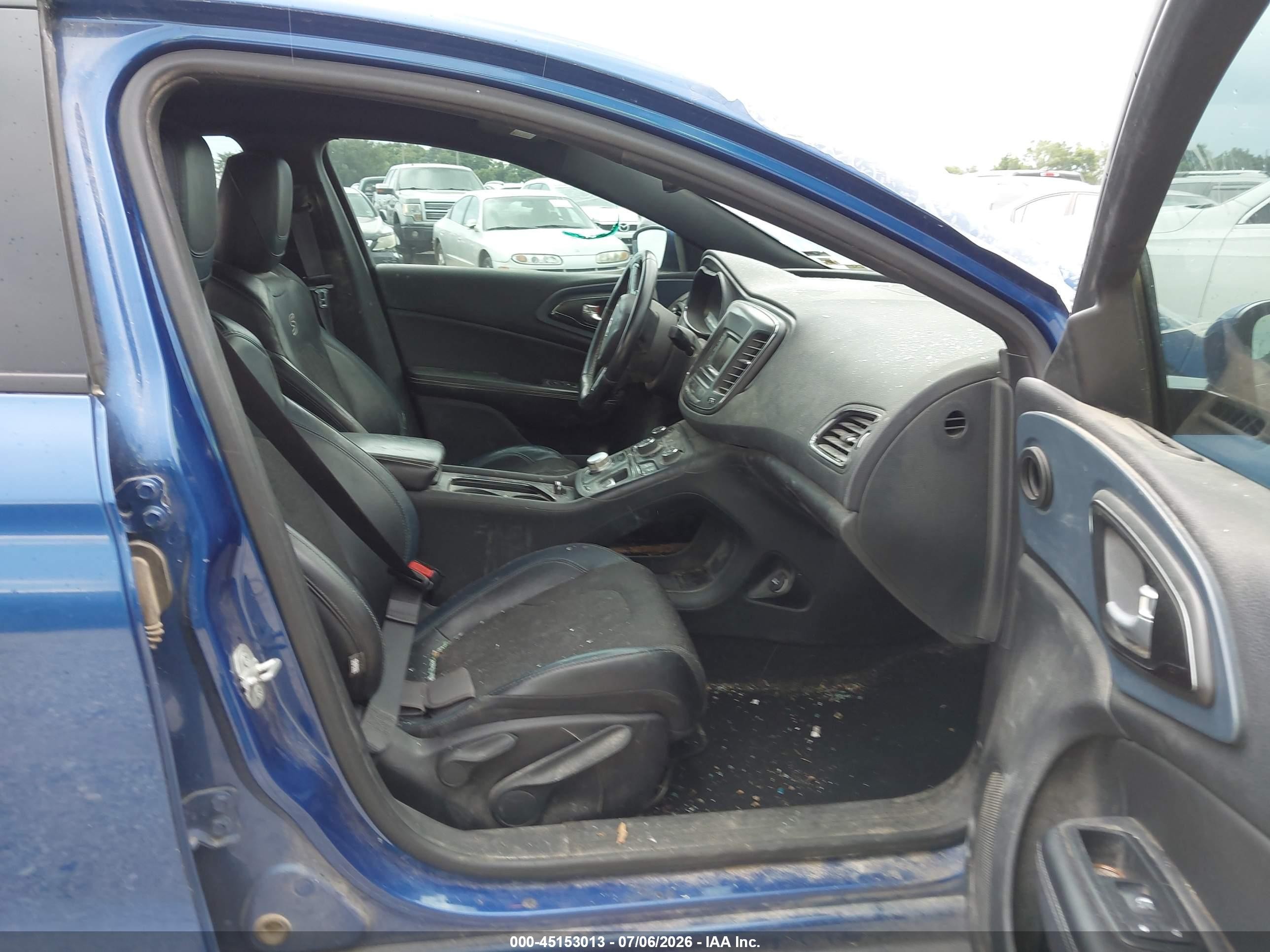 2015 Chrysler 200 VIN 1C3CCCBB3FN677774 IAAI salvage auction — Hail, Clear (Missouri), sold $1,050 on 2026-08-31 (photo 5)