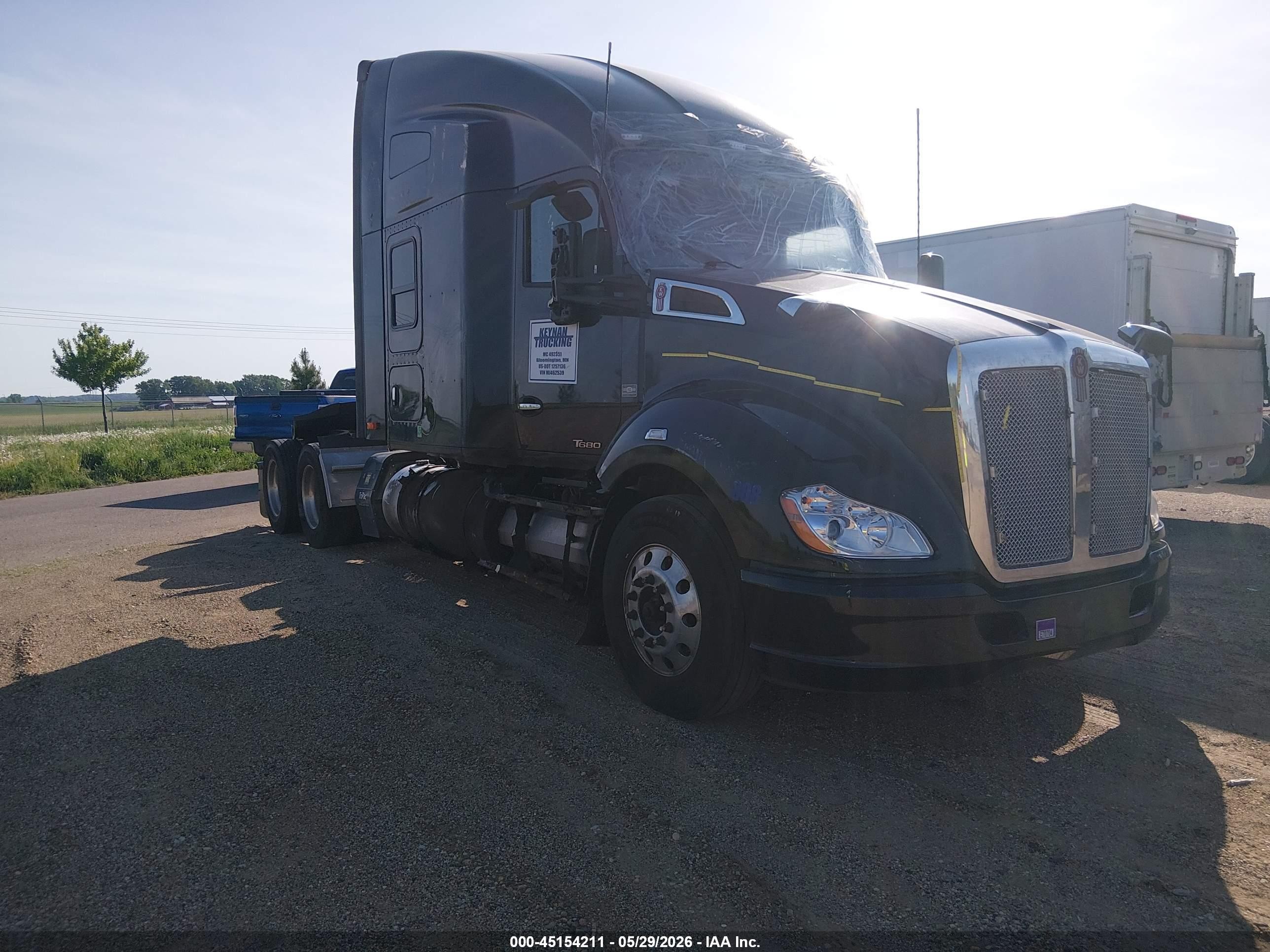 2021 Kenworth T680 VIN 1XKYD49X5MJ462539 — IAAI salvage auction photo