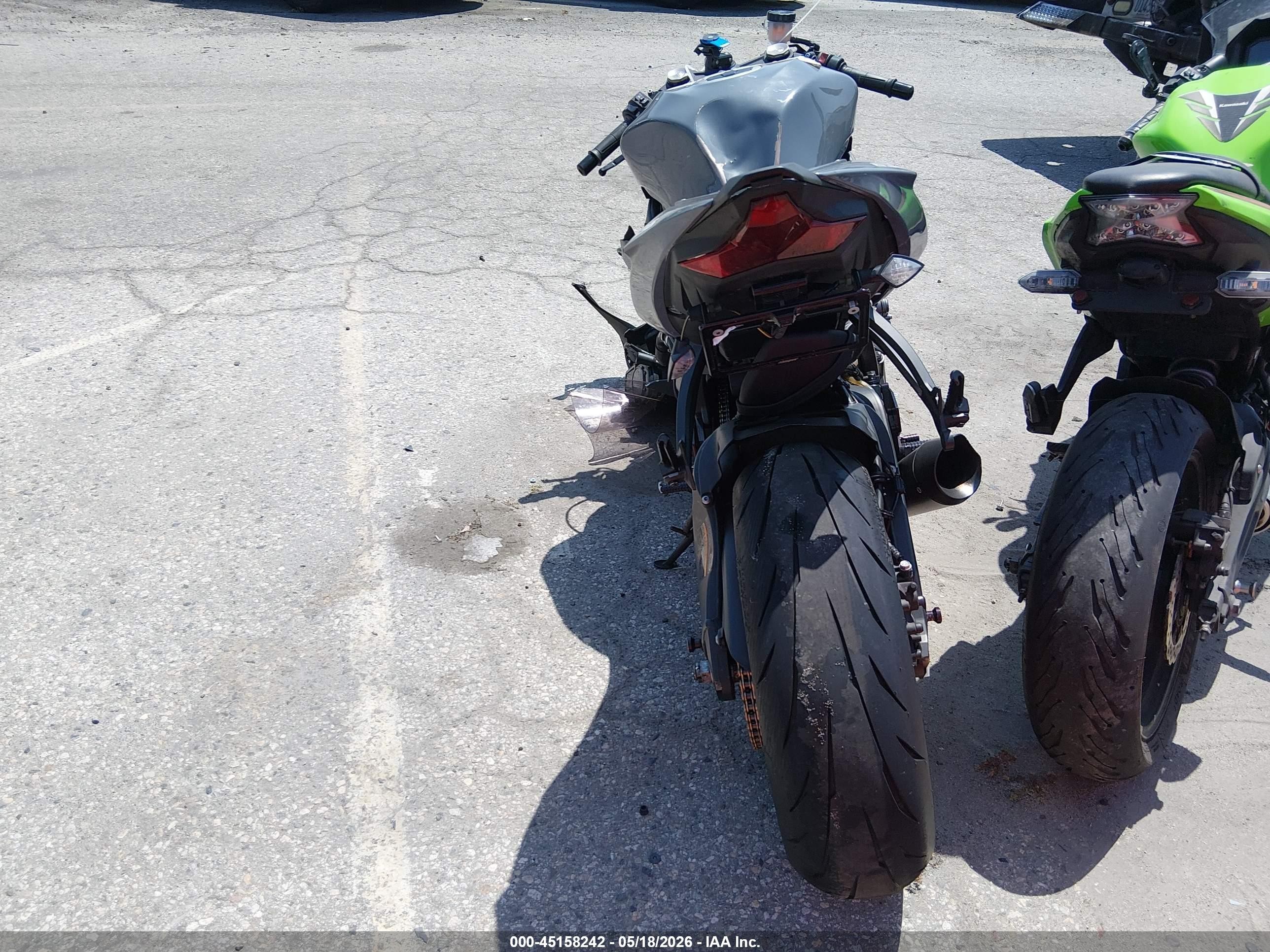 2019 Kawasaki ZX636 VIN JKBZXJH19KA001513 IAAI salvage auction — Front & Rear, Salvage (California), sold $2,550 on 2026-07-09 (photo 6)