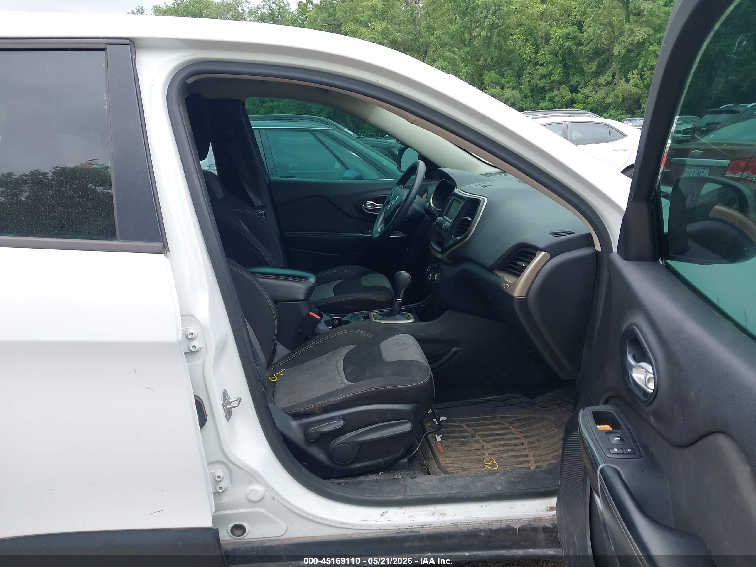 2014 Jeep Cherokee VIN 1C4PJLAB0EW104554 IAAI salvage auction — Front End, Salvage (Texas), sold $1,950 on 2026-09-11 (photo 5)