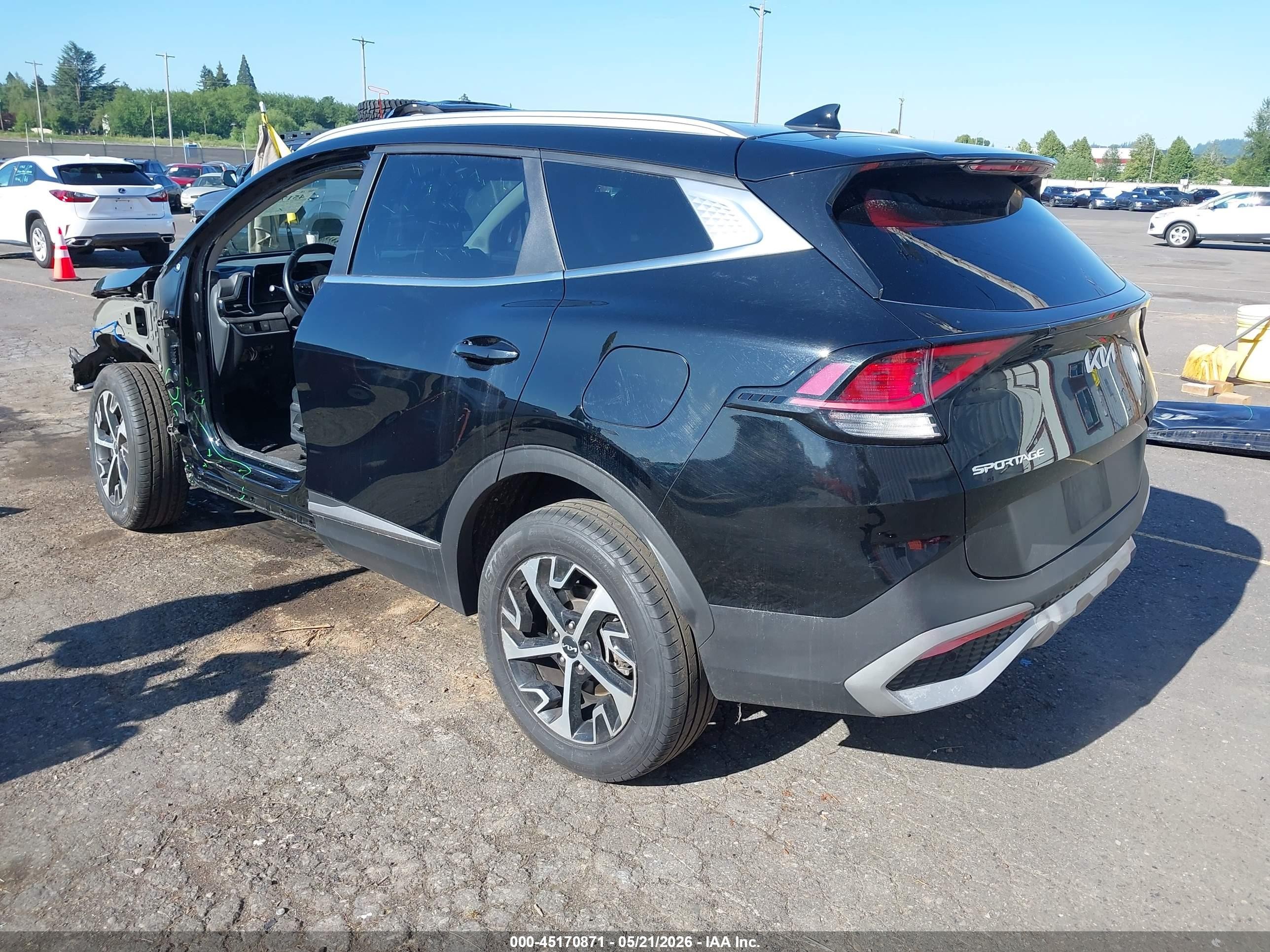 2024 Kia Sportage VIN 5XYK3CDF4RG179425 IAAI salvage auction — Side, Salvage (Oregon), sold $6,300 on 2026-07-09 (photo 3)
