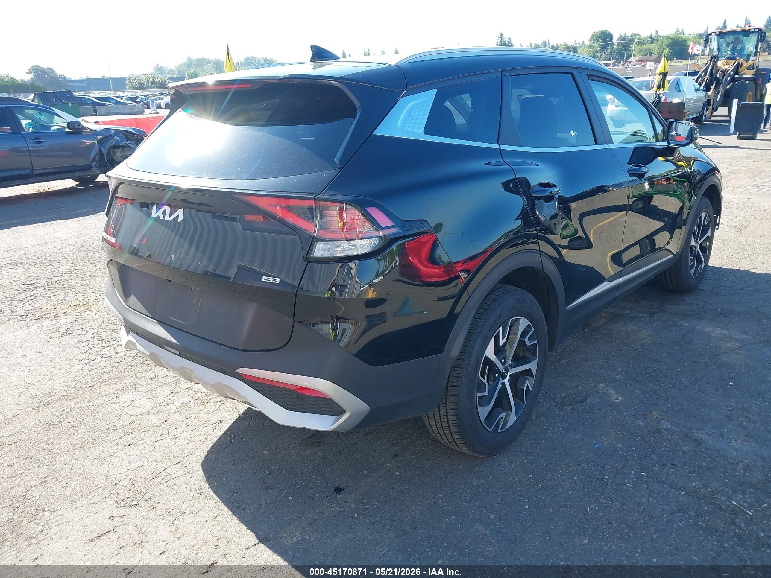 2024 Kia Sportage VIN 5XYK3CDF4RG179425 IAAI salvage auction — Side, Salvage (Oregon), sold $6,300 on 2026-07-09 (photo 4)