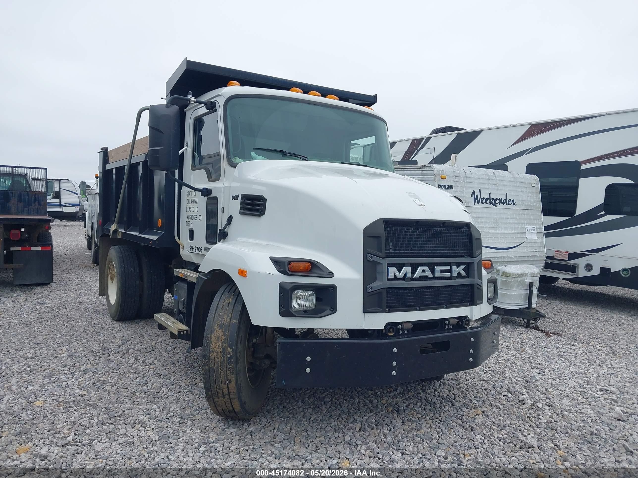 2022 Mack Md VIN 1M2MDBAA8NS002501 IAAI salvage auction — Unknown, Clear (Oklahoma), sold $20,100 on 2026-08-19 (photo 1)