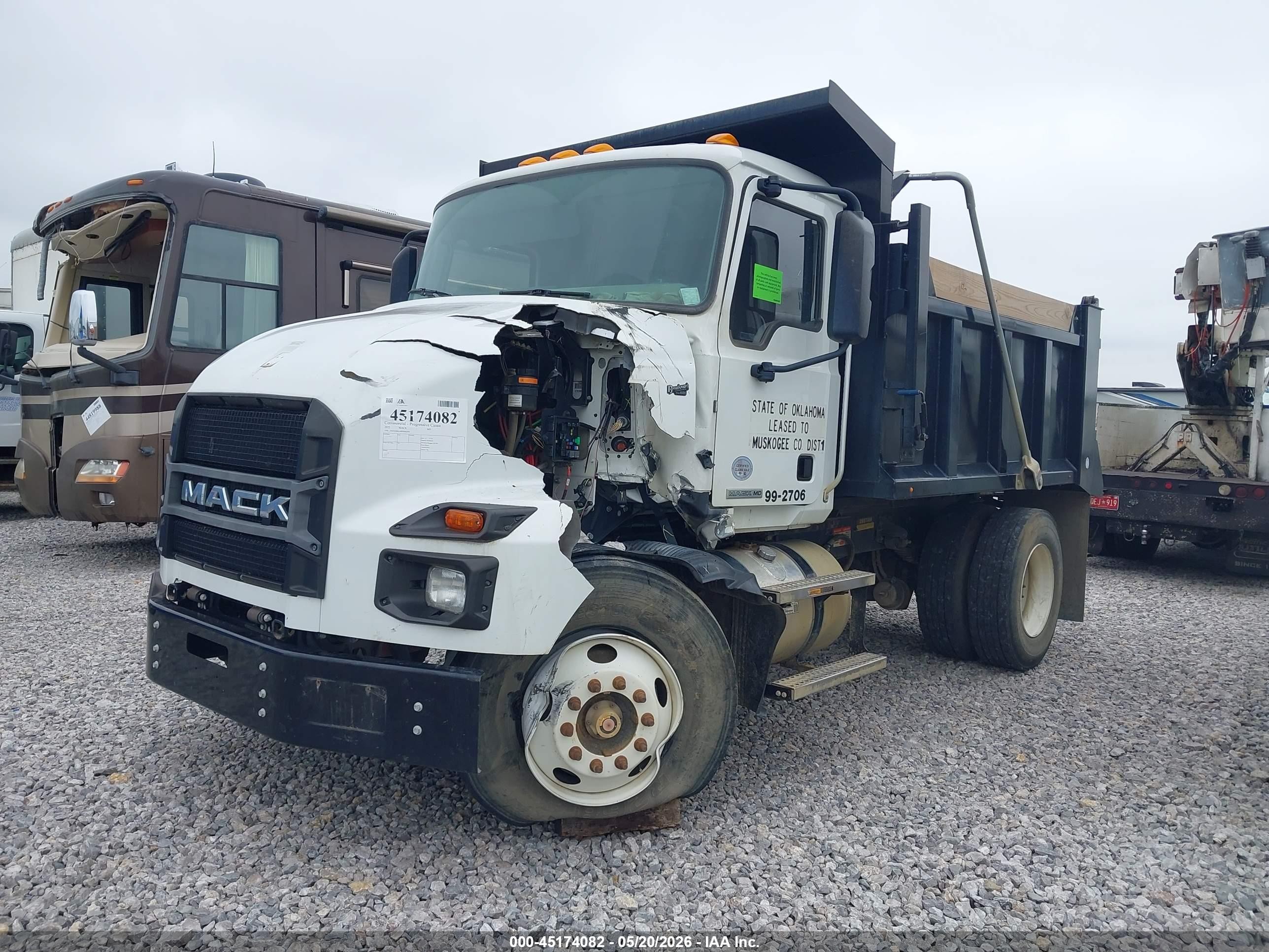 2022 Mack Md VIN 1M2MDBAA8NS002501 IAAI salvage auction — Unknown, Clear (Oklahoma), sold $20,100 on 2026-08-19 (photo 2)