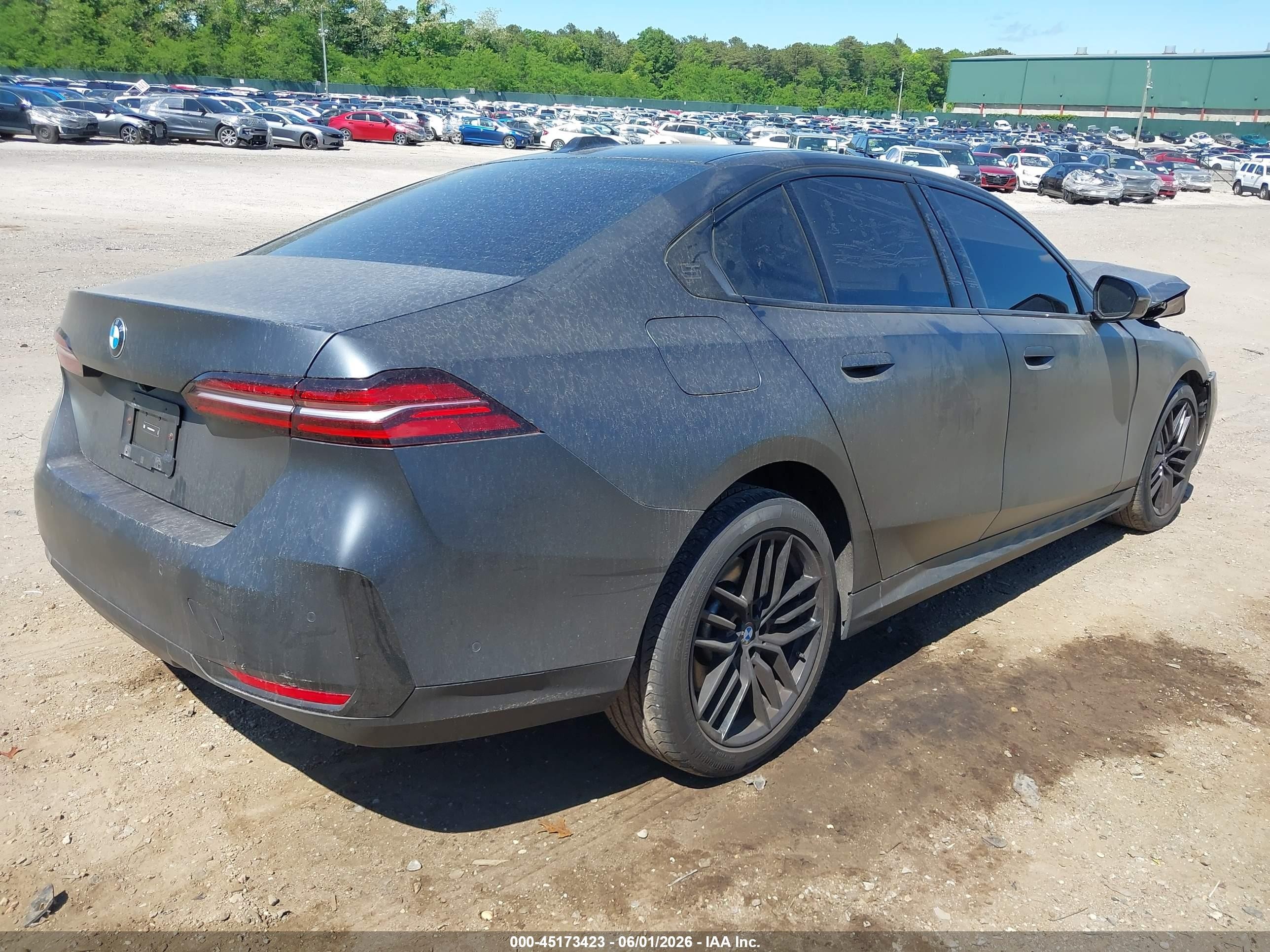 2025 BMW 5er VIN WBA63FJ08SCU39139 IAAI salvage auction — Biohazard/Chemical, Mv-907A (New York), sold $22,300 on 2026-09-11 (photo 4)
